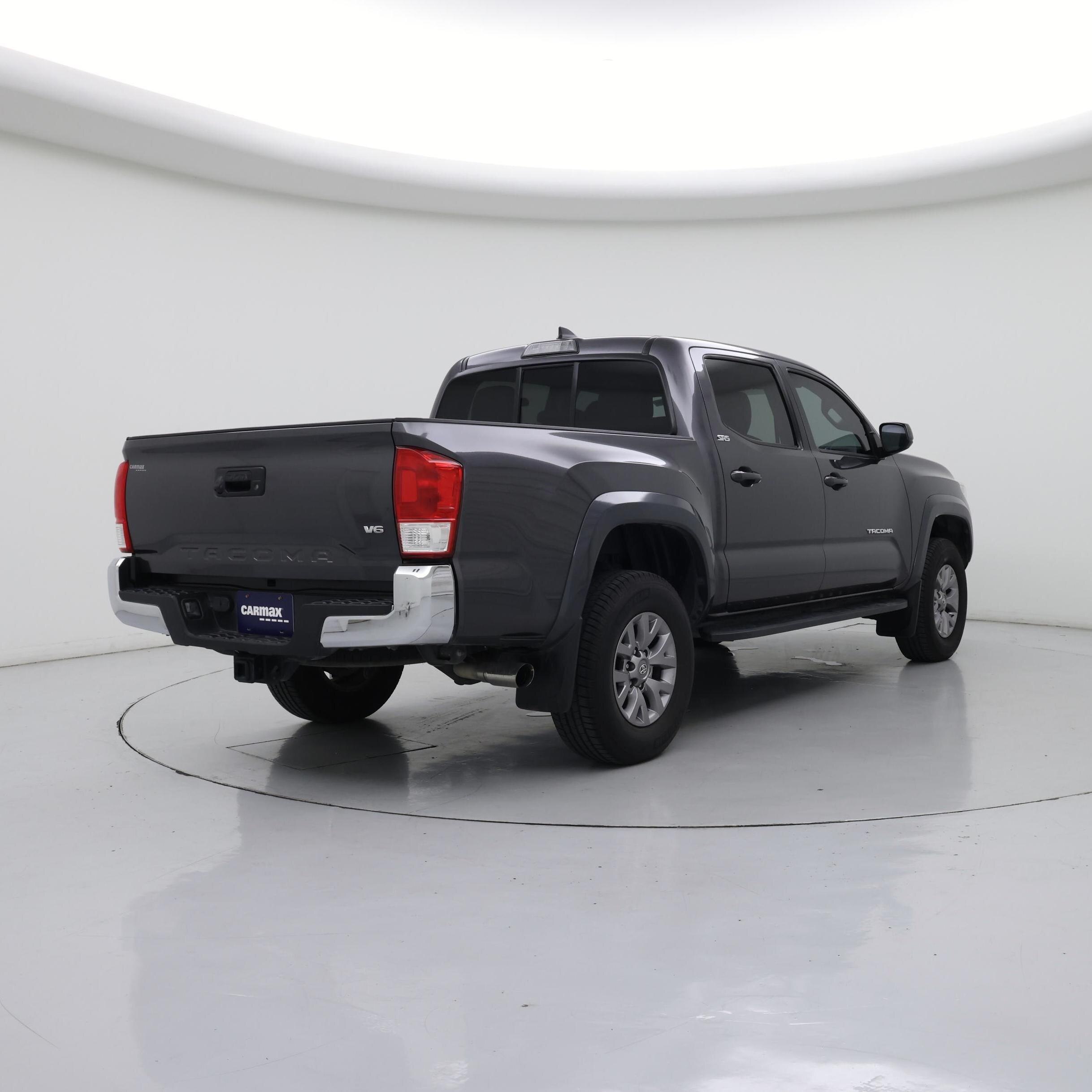 Thumbnail: 2017 Toyota Tacoma - 8
