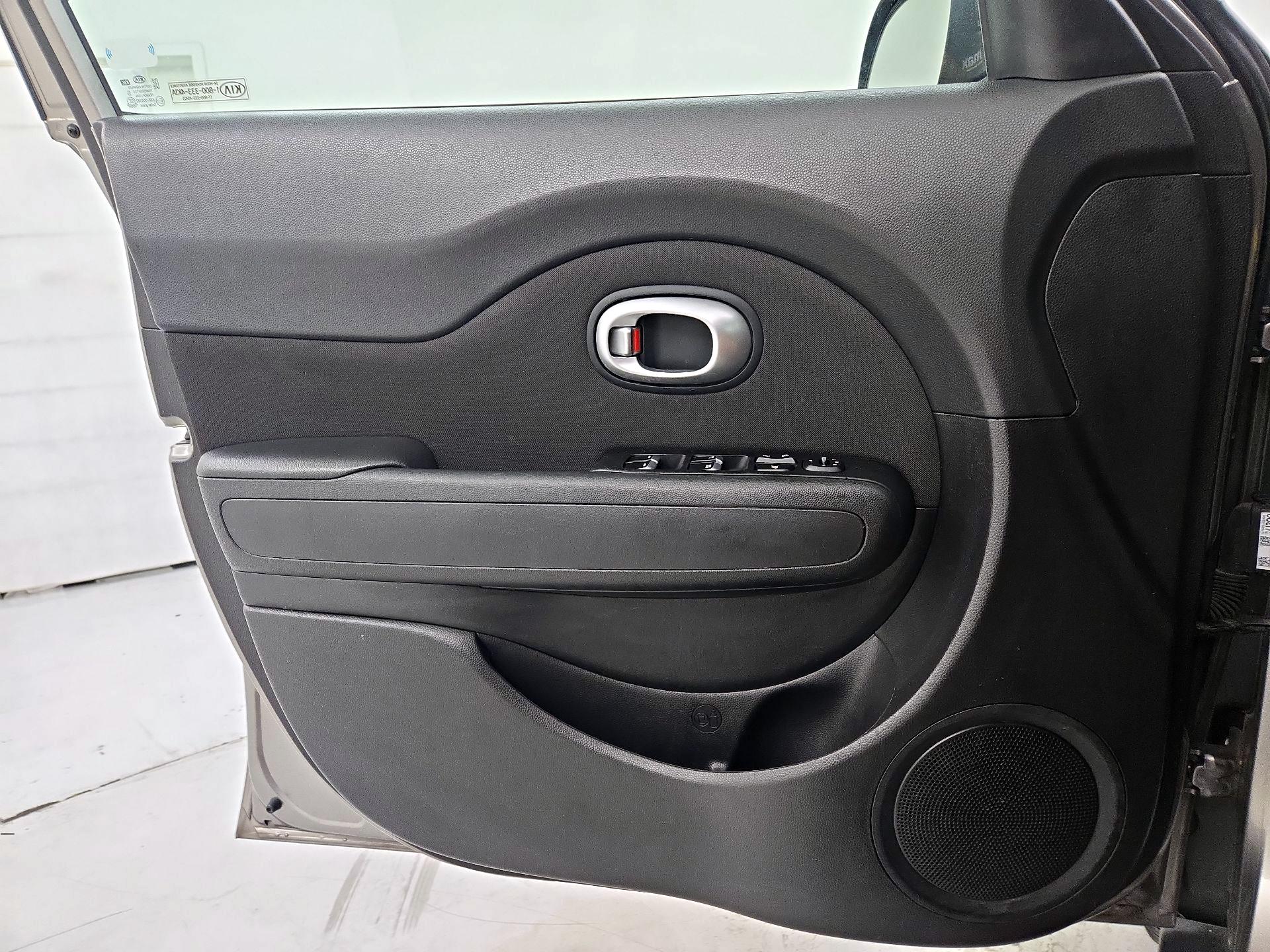 Thumbnail: 2018 Kia Soul - 12