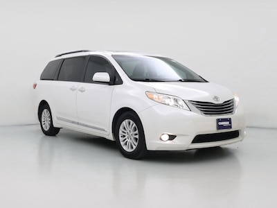 White 2017 Toyota Sienna XLE