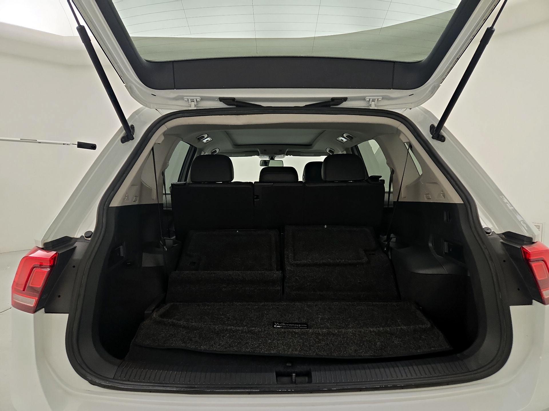 Thumbnail: 2018 Volkswagen Tiguan - 9