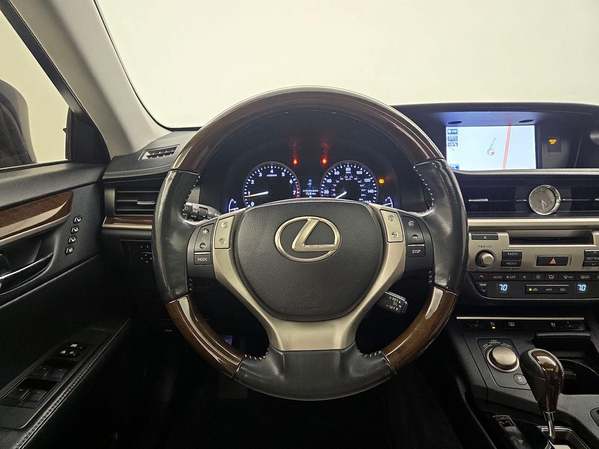 Thumbnail: 2014 Lexus ES - 10
