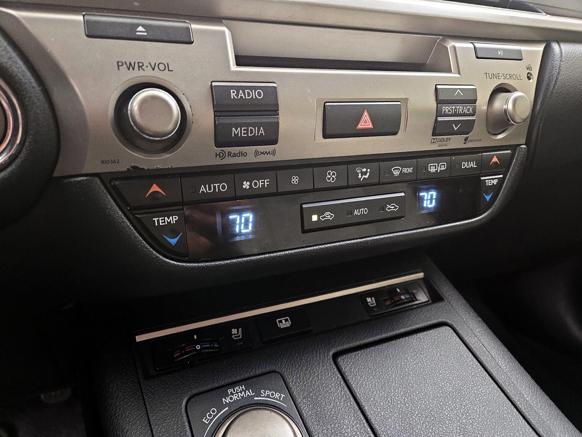 Thumbnail: 2014 Lexus ES - 17