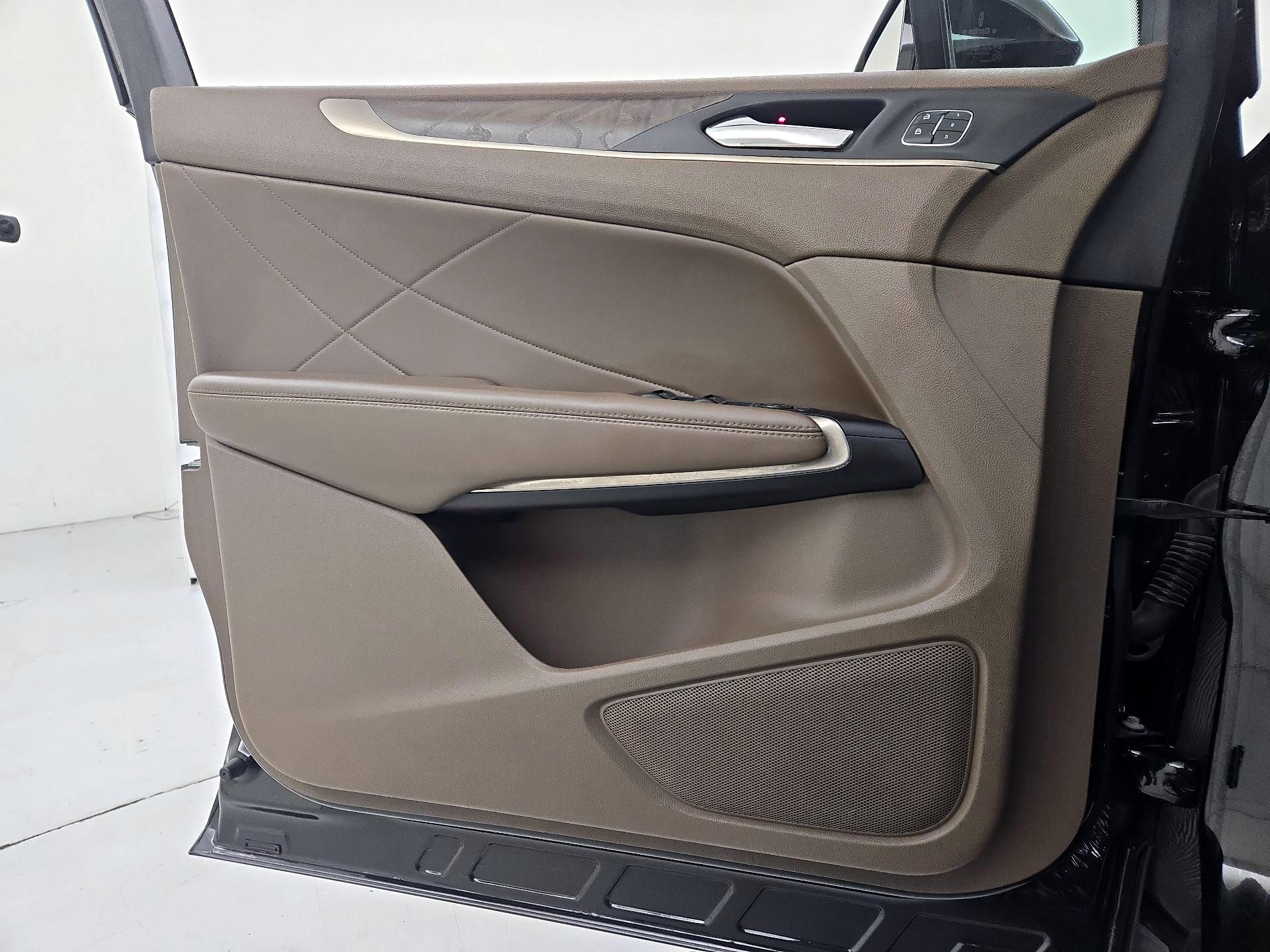 Thumbnail: 2018 Lincoln MKC - 12