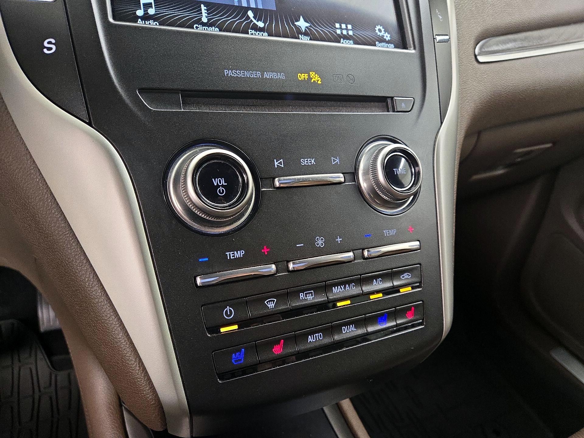 Thumbnail: 2018 Lincoln MKC - 17