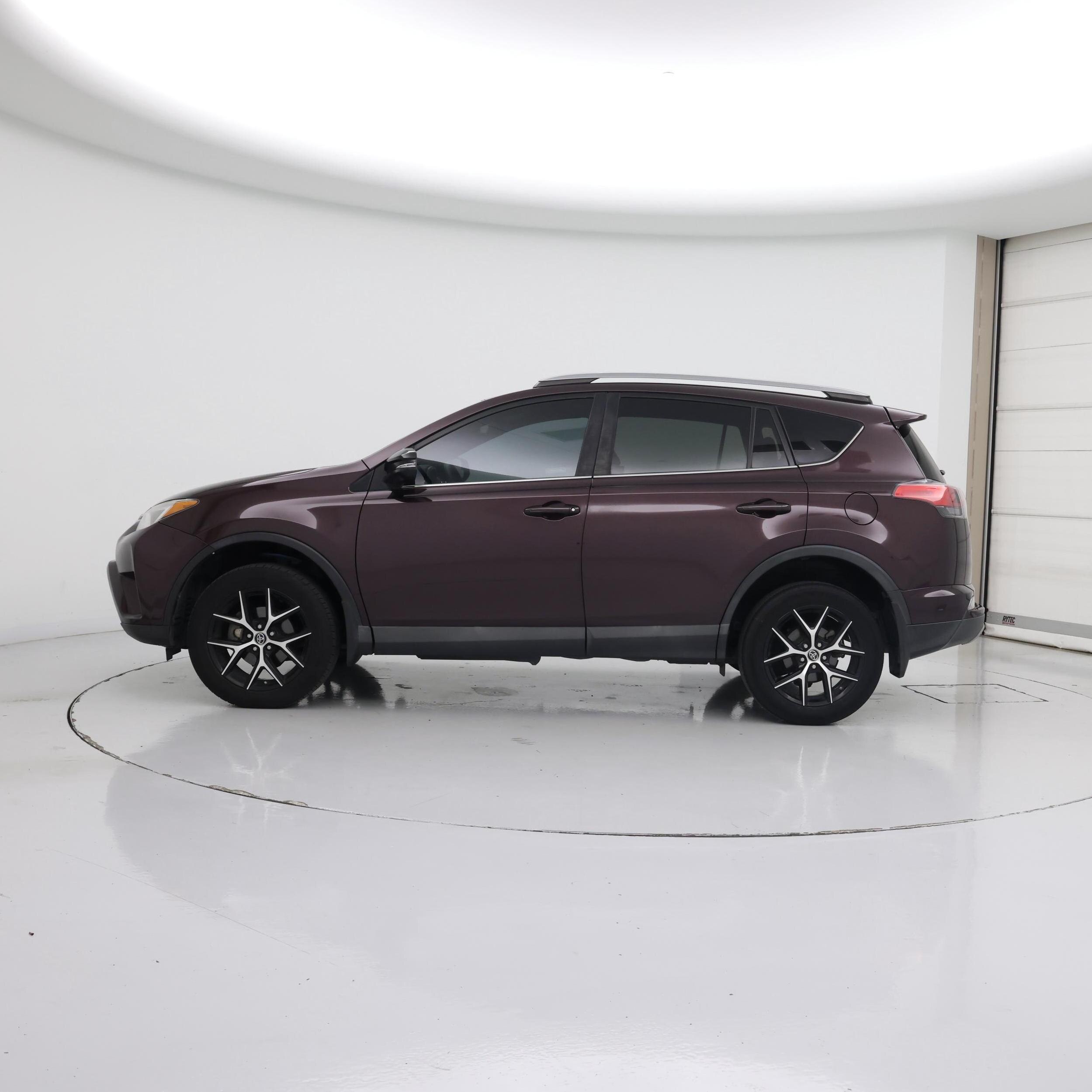 Thumbnail: 2017 Toyota RAV4 - 3