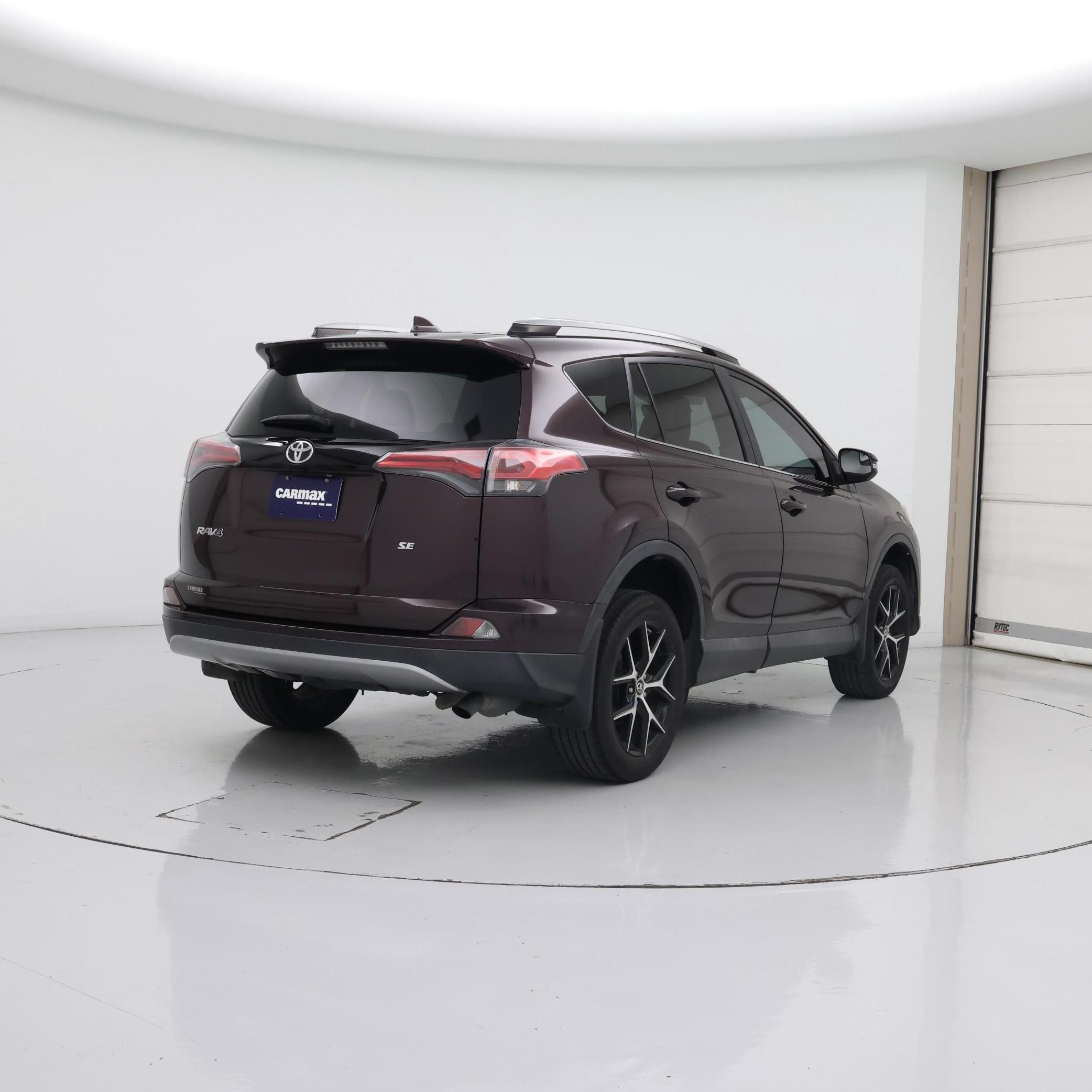Thumbnail: 2017 Toyota RAV4 - 8