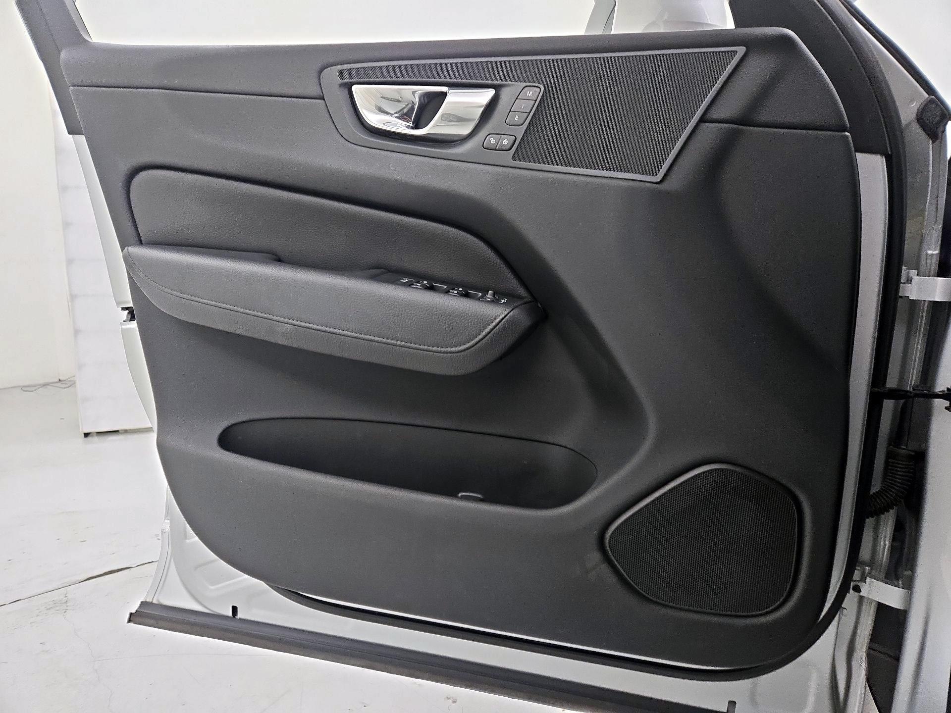Thumbnail: 2019 Volvo XC60 - 12