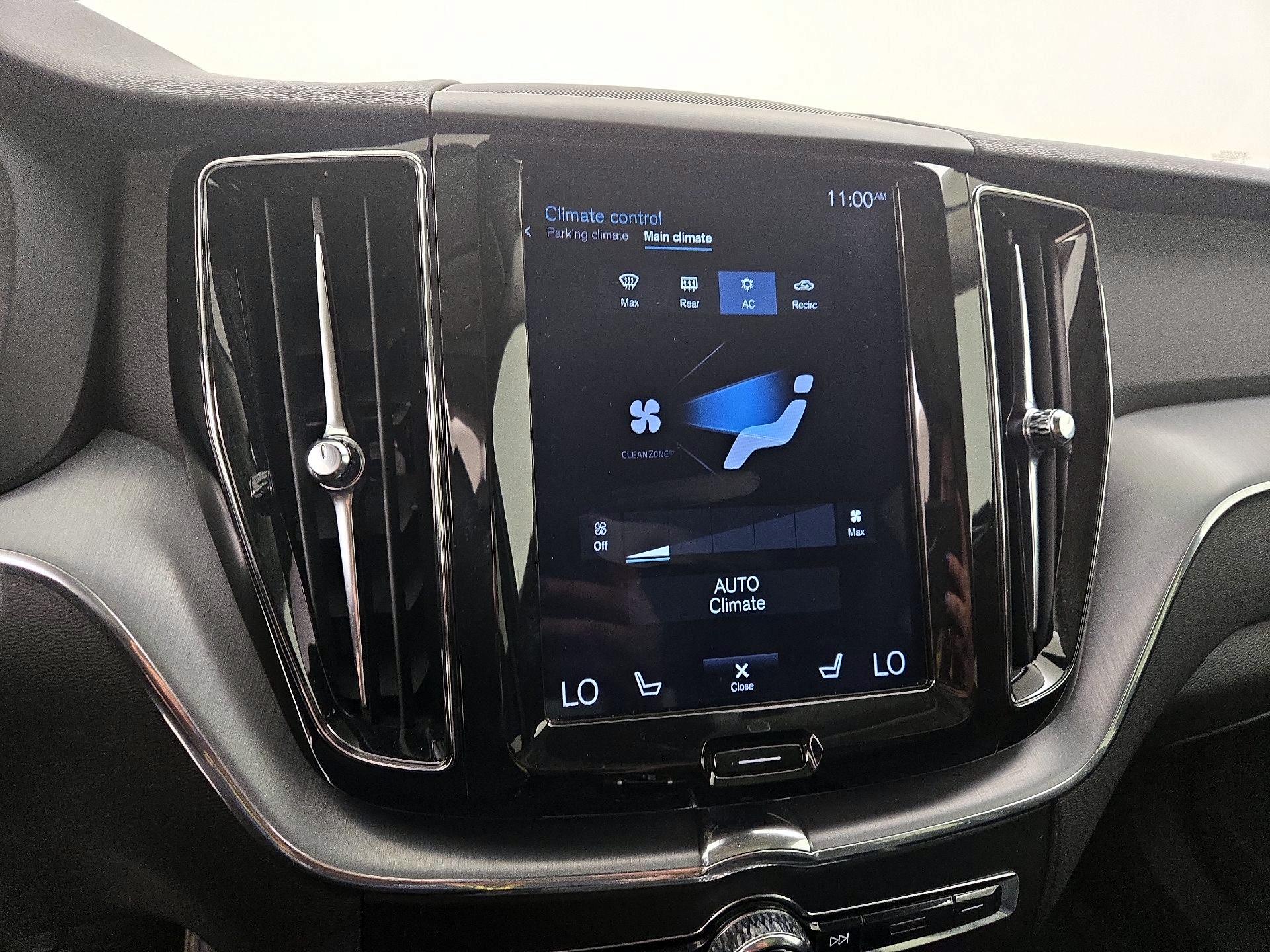Thumbnail: 2019 Volvo XC60 - 17