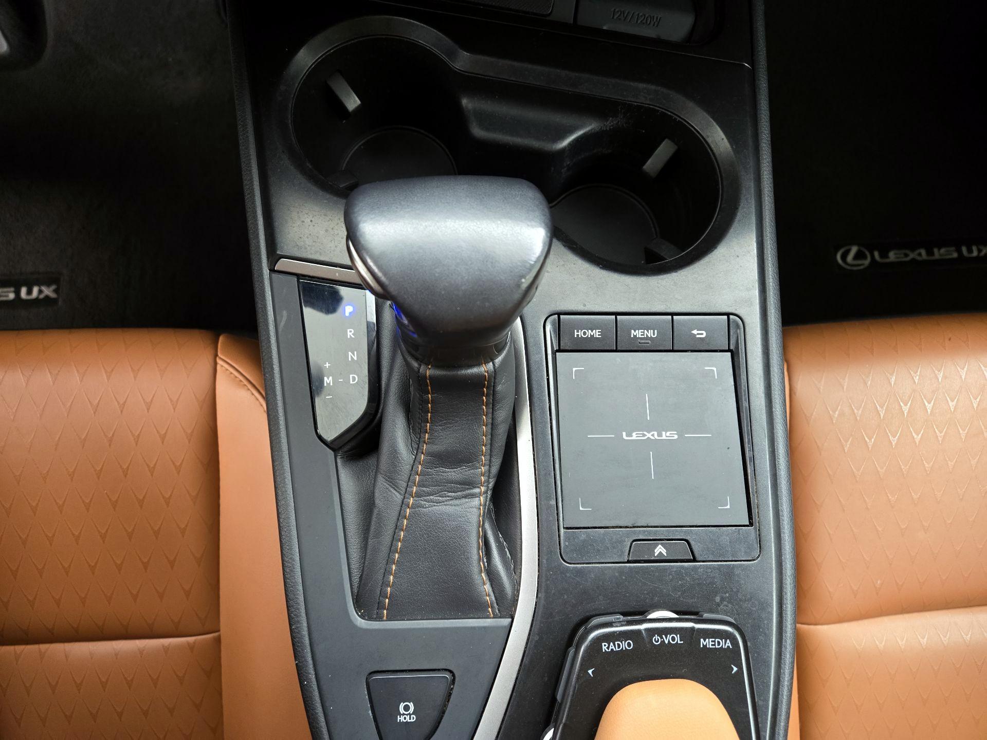 Thumbnail: 2019 Lexus UX - 17