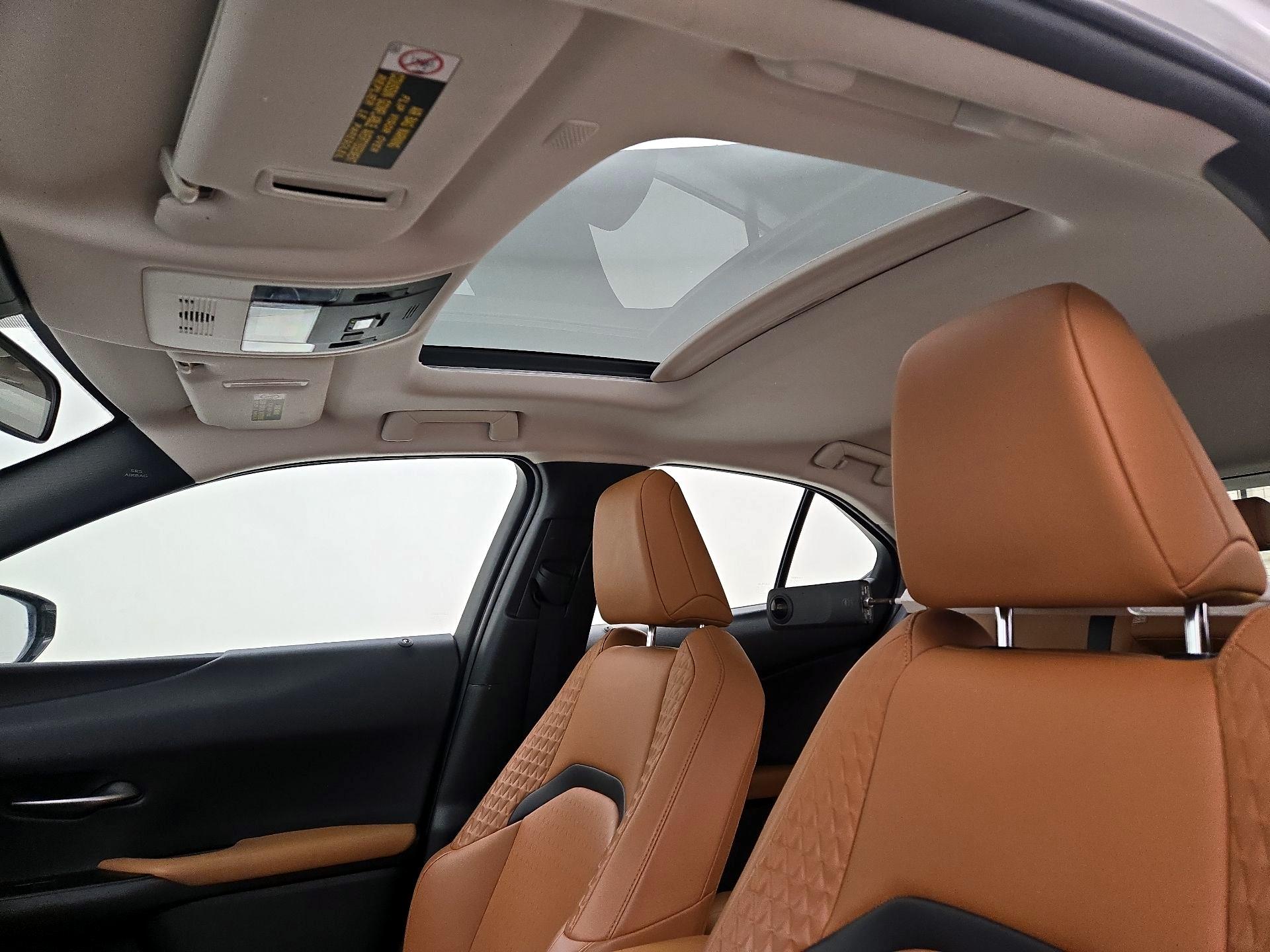 Thumbnail: 2019 Lexus UX - 19