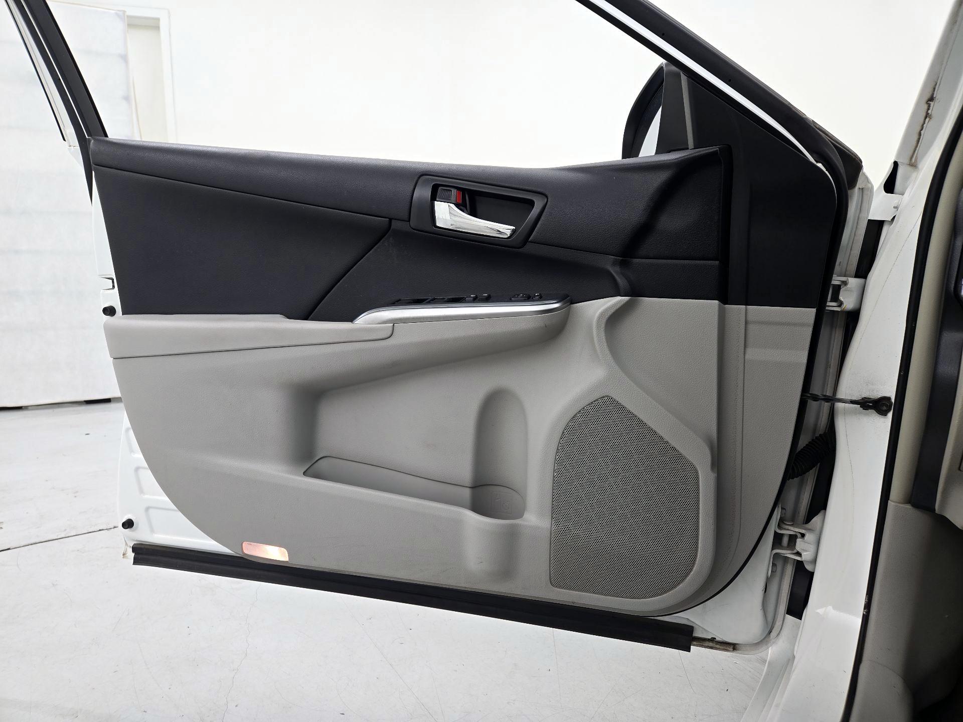 Thumbnail: 2014 Toyota Camry - 12