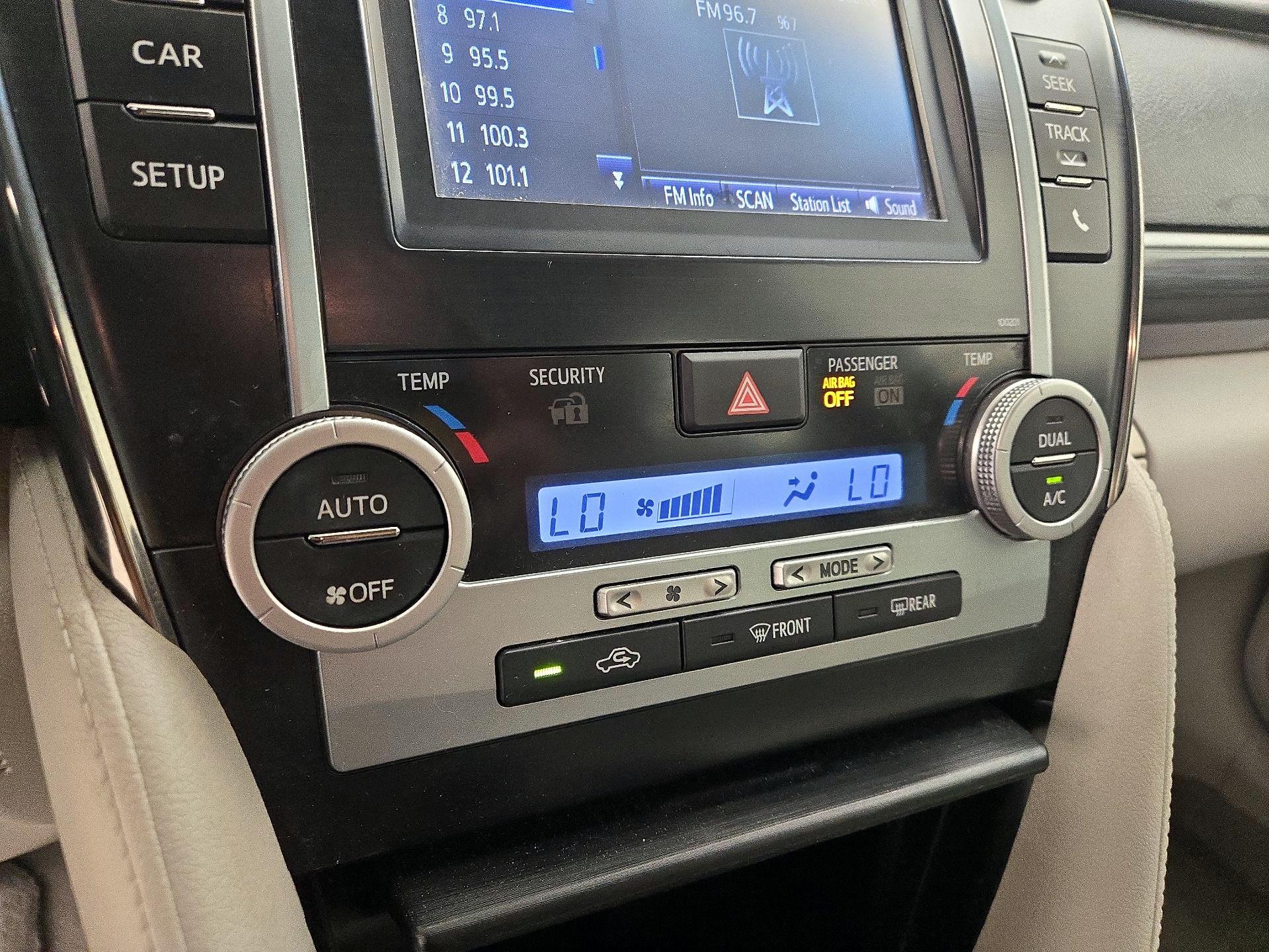 Thumbnail: 2014 Toyota Camry - 16