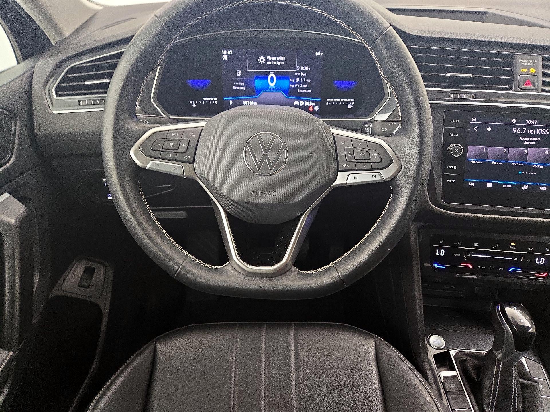 Thumbnail: 2022 Volkswagen Tiguan - 10