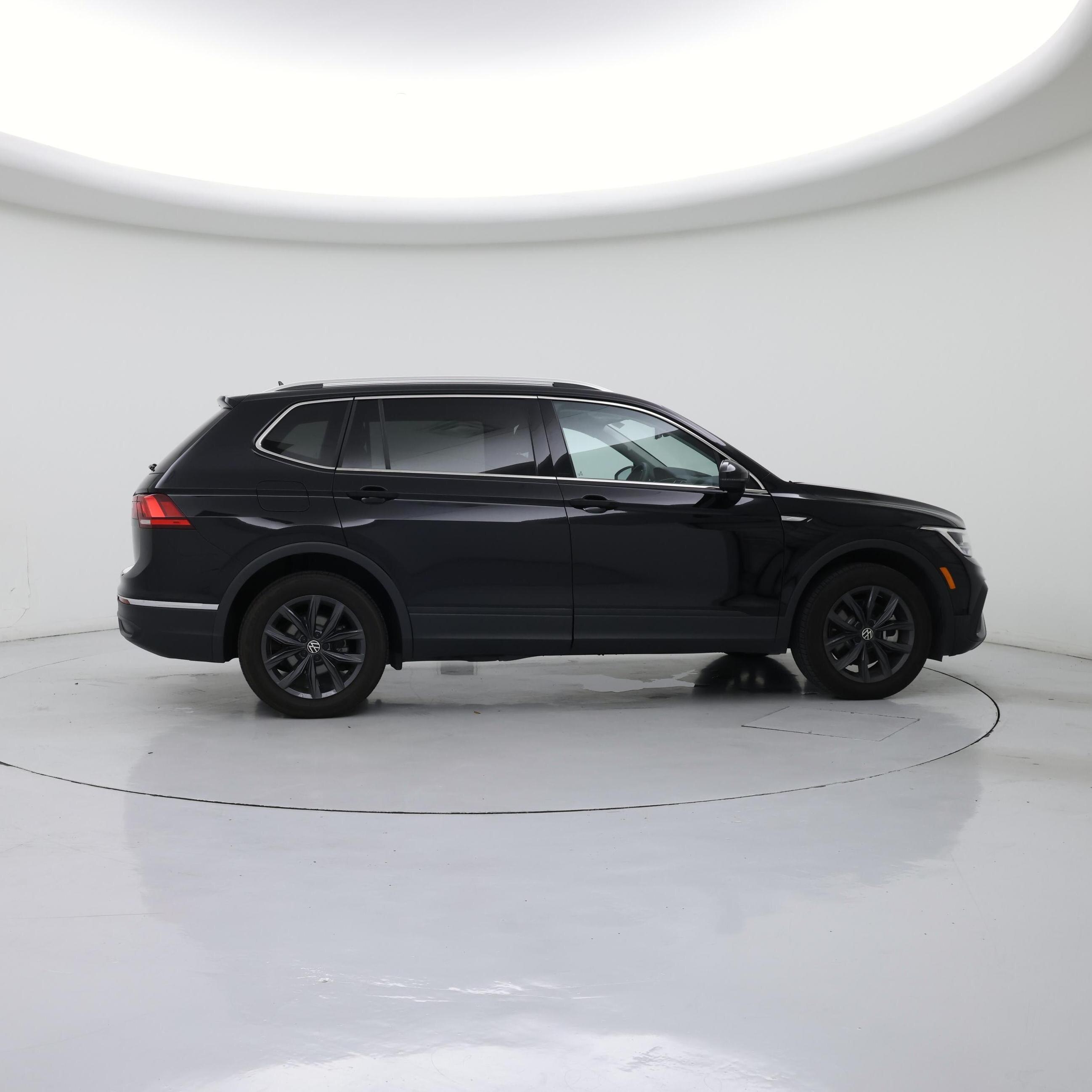 Thumbnail: 2022 Volkswagen Tiguan - 7