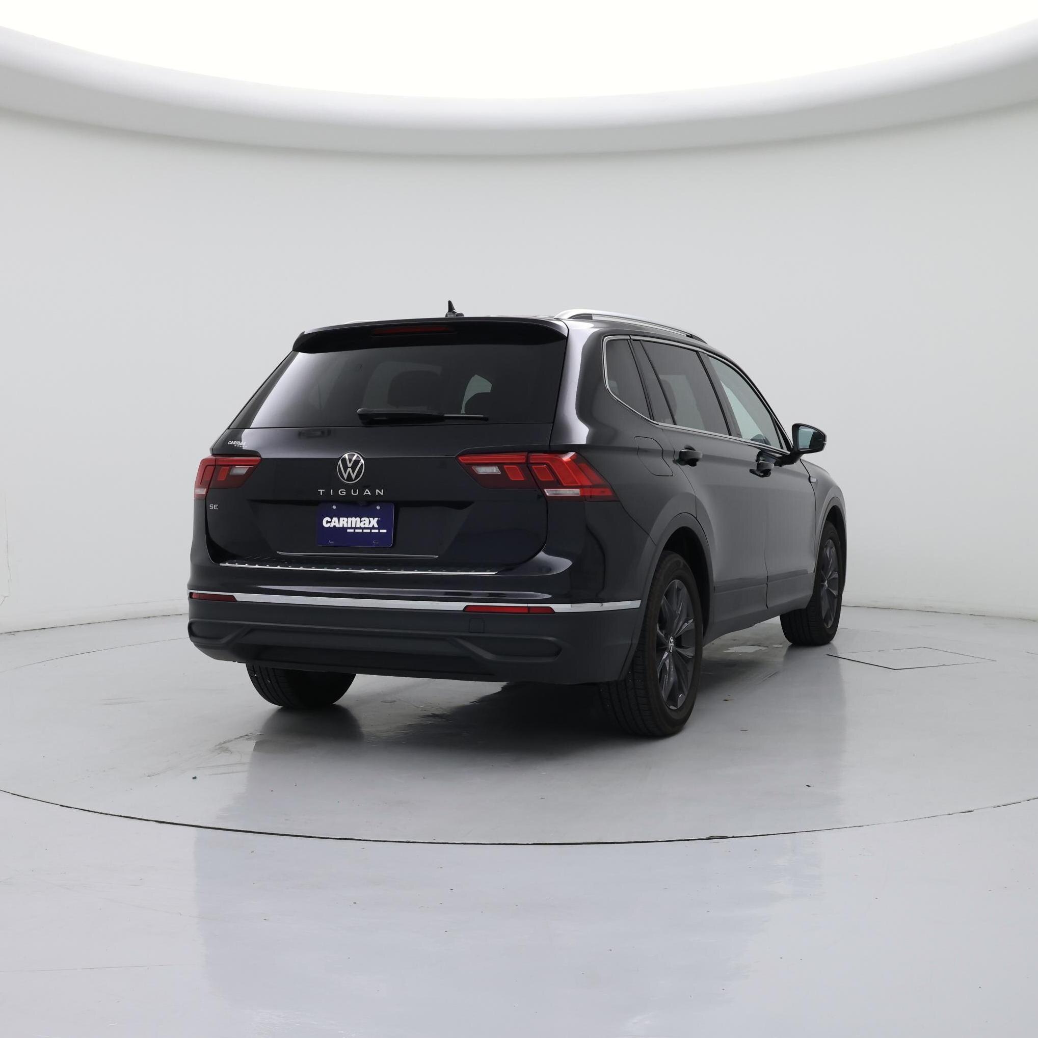 Thumbnail: 2022 Volkswagen Tiguan - 8