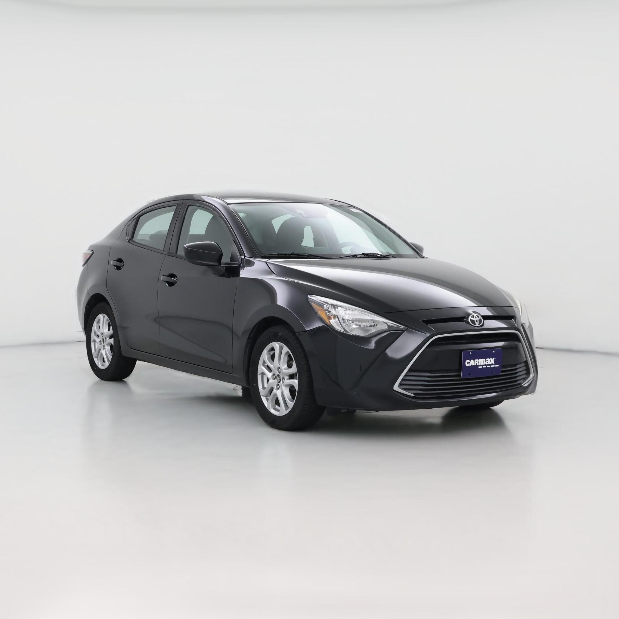 Thumbnail: 2017 Toyota Yaris iA - 1
