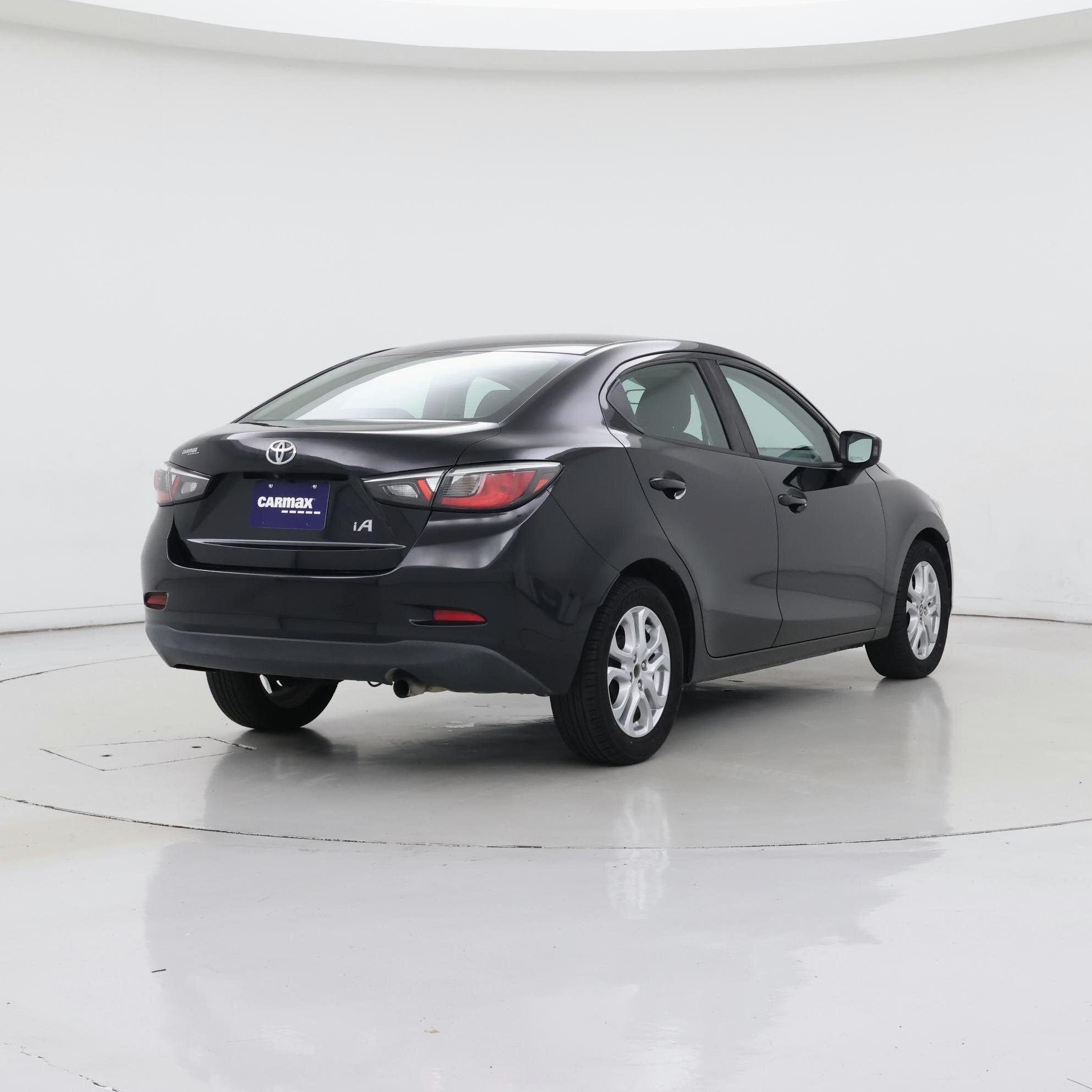 Thumbnail: 2017 Toyota Yaris iA - 8