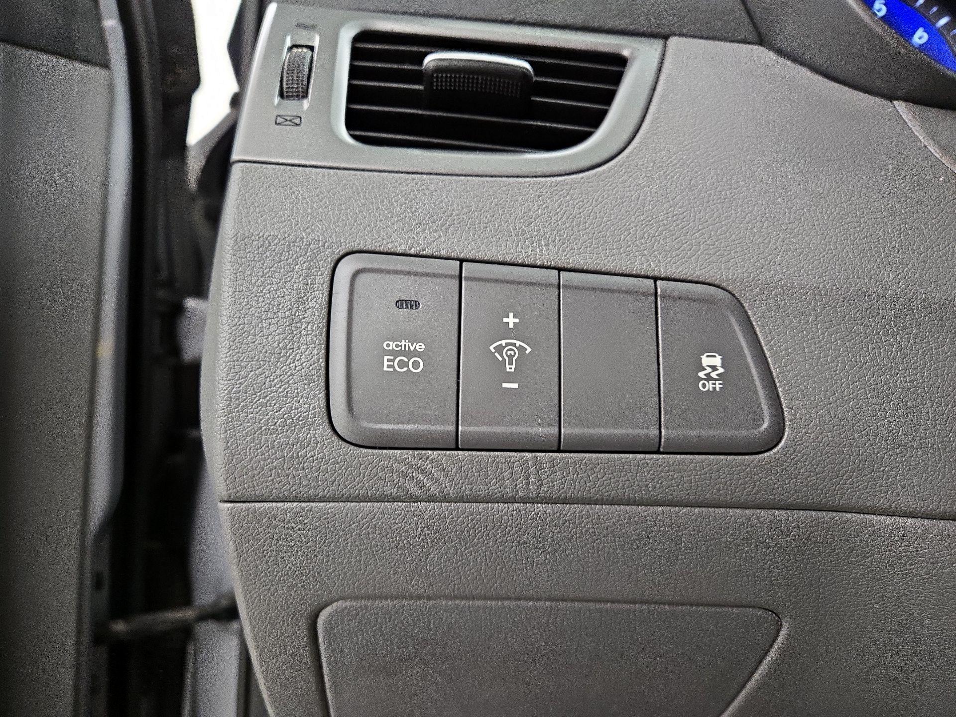 Thumbnail: 2015 Hyundai Elantra - 13