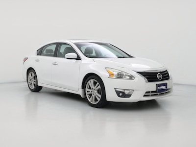 White 2015 Nissan Altima SL