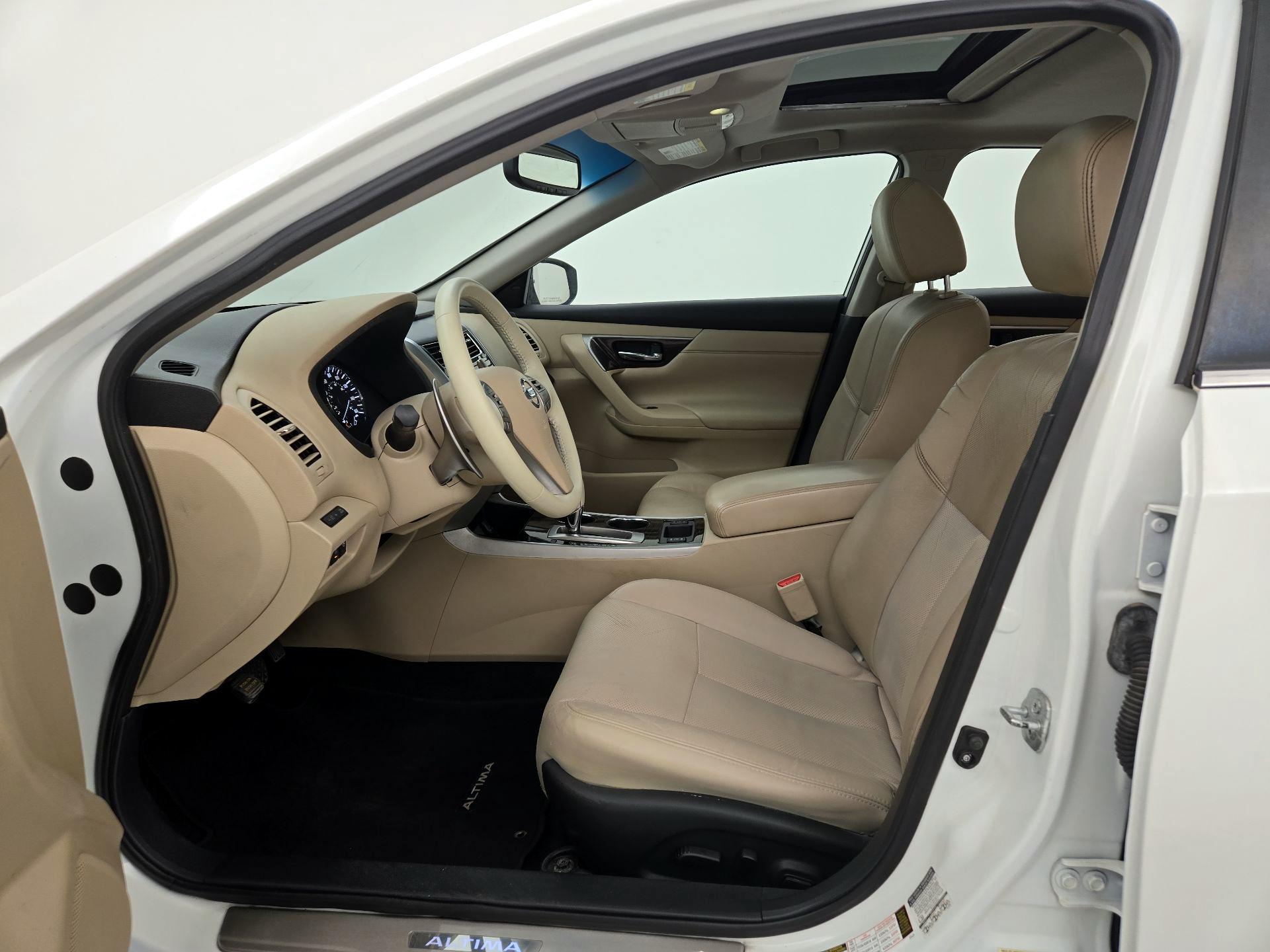 Thumbnail: 2015 Nissan Altima - 11