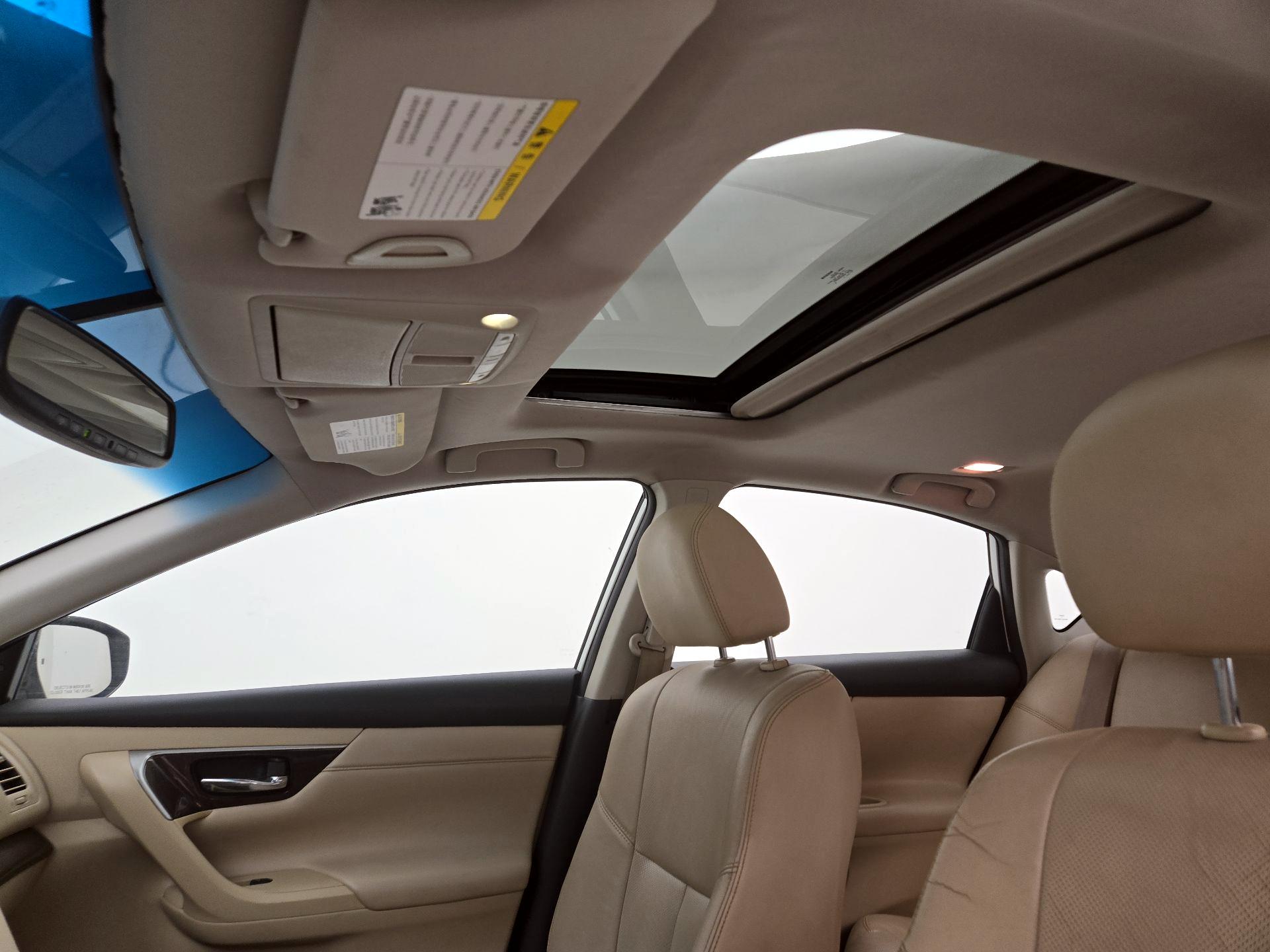 Thumbnail: 2015 Nissan Altima - 19