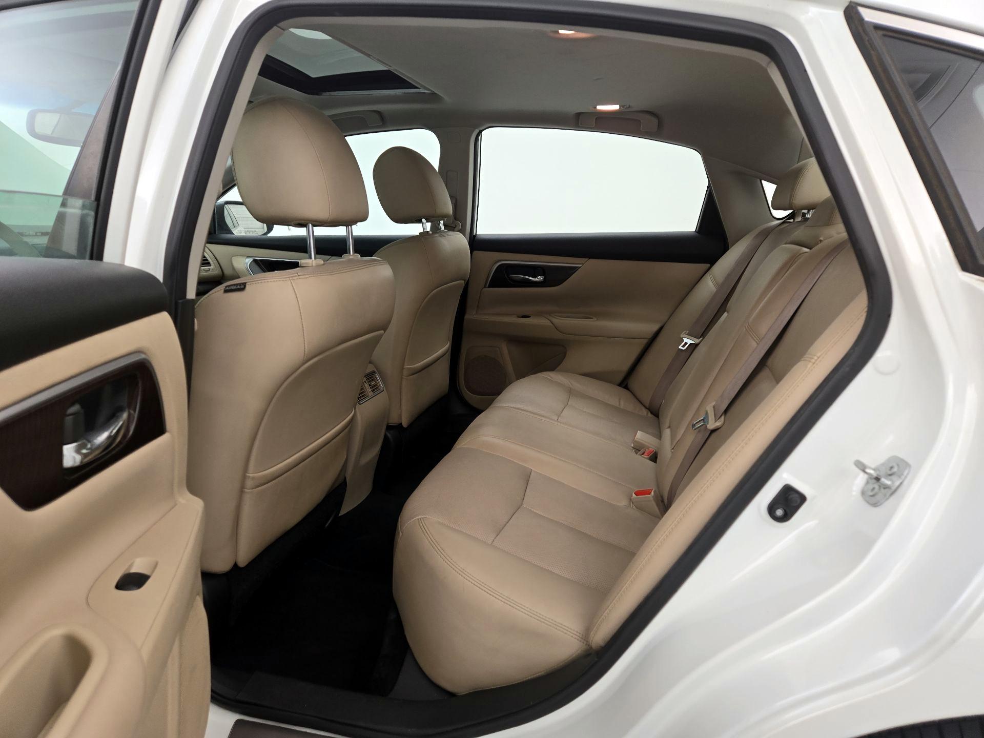 Thumbnail: 2015 Nissan Altima - 20