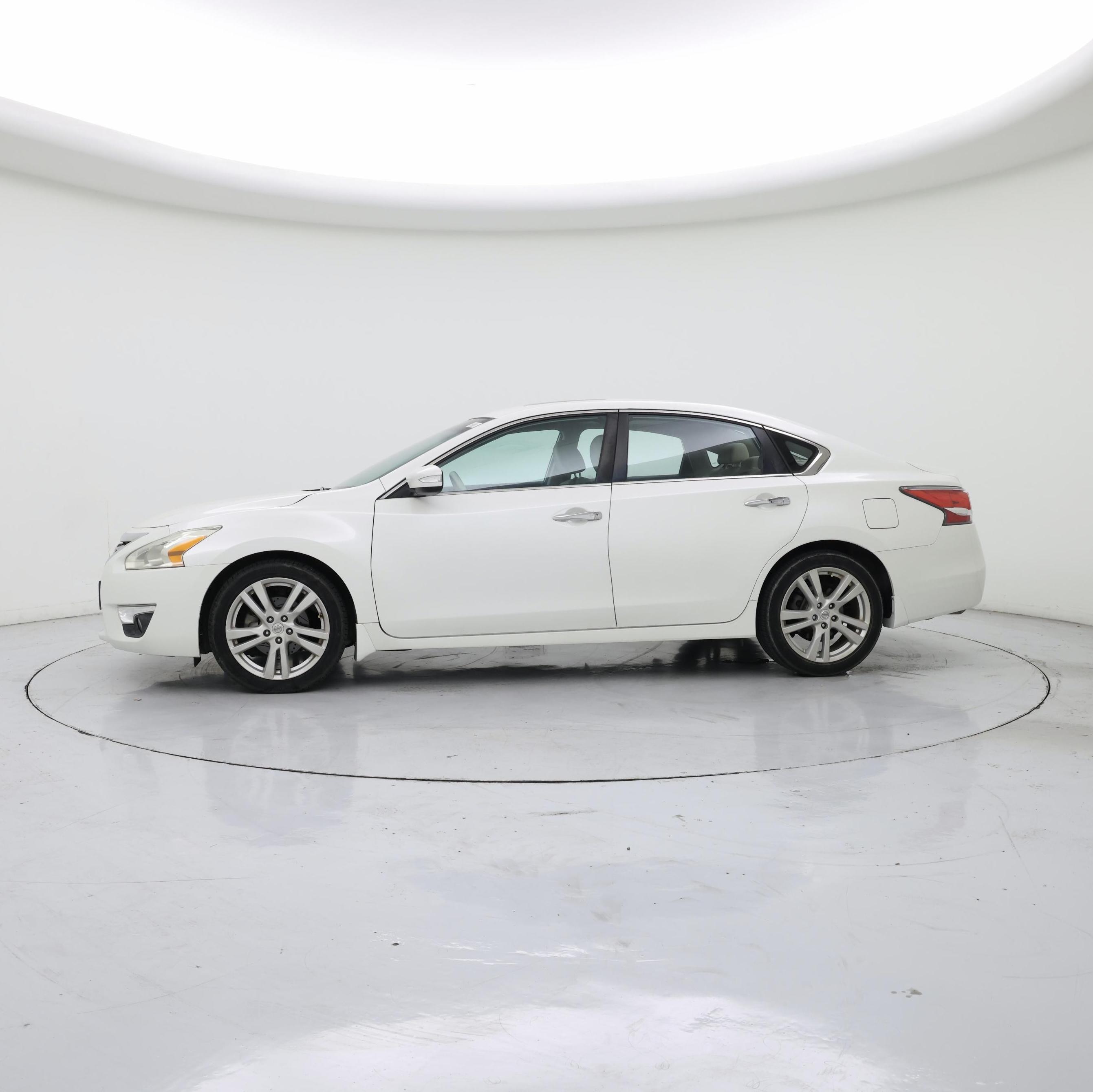 Thumbnail: 2015 Nissan Altima - 3