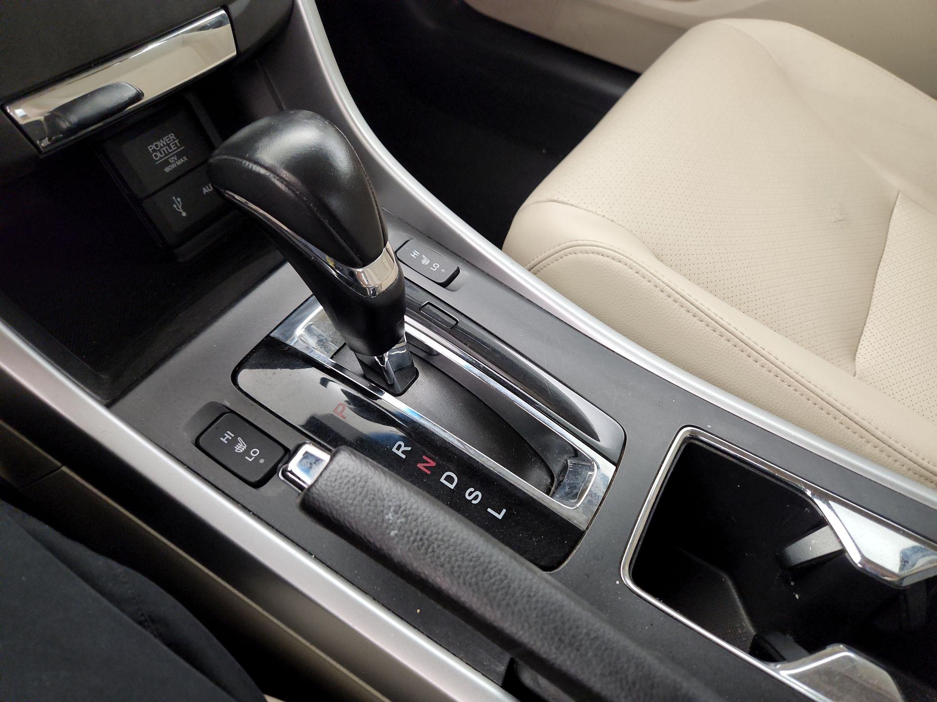 Thumbnail: 2013 Honda Accord - 17