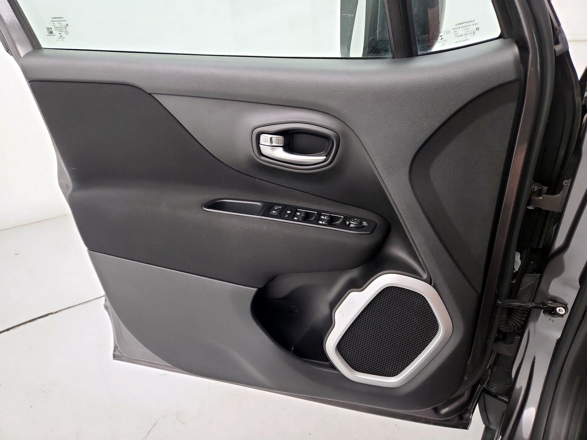 Thumbnail: 2020 Jeep Renegade - 12