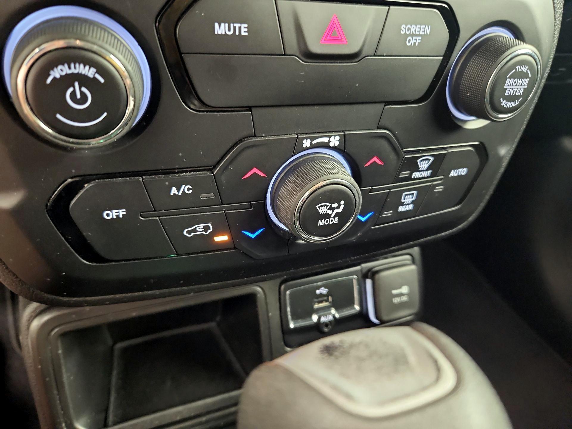 Thumbnail: 2020 Jeep Renegade - 16