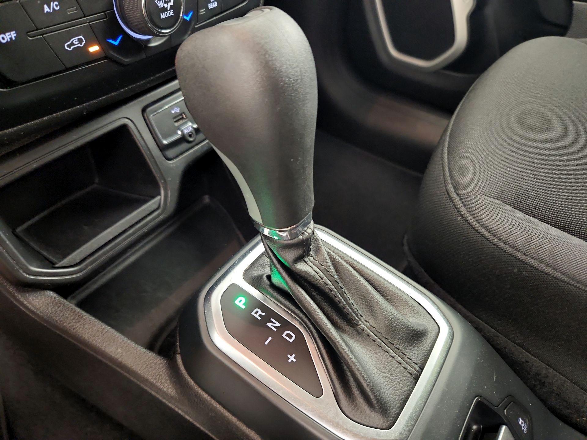 Thumbnail: 2020 Jeep Renegade - 17
