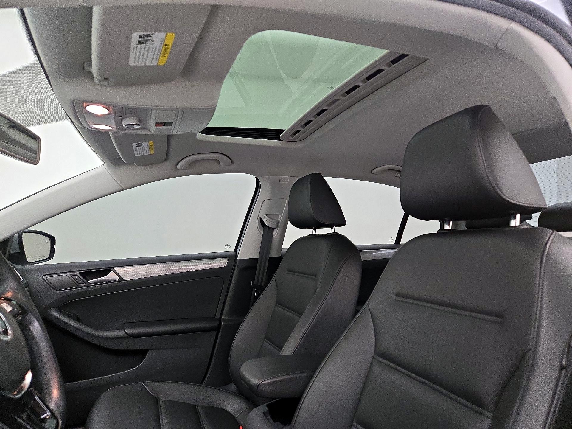 Thumbnail: 2017 Volkswagen Jetta - 19