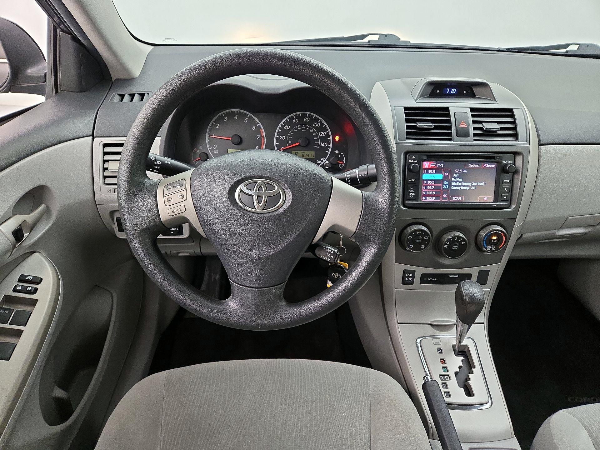 Thumbnail: 2013 Toyota Corolla - 10