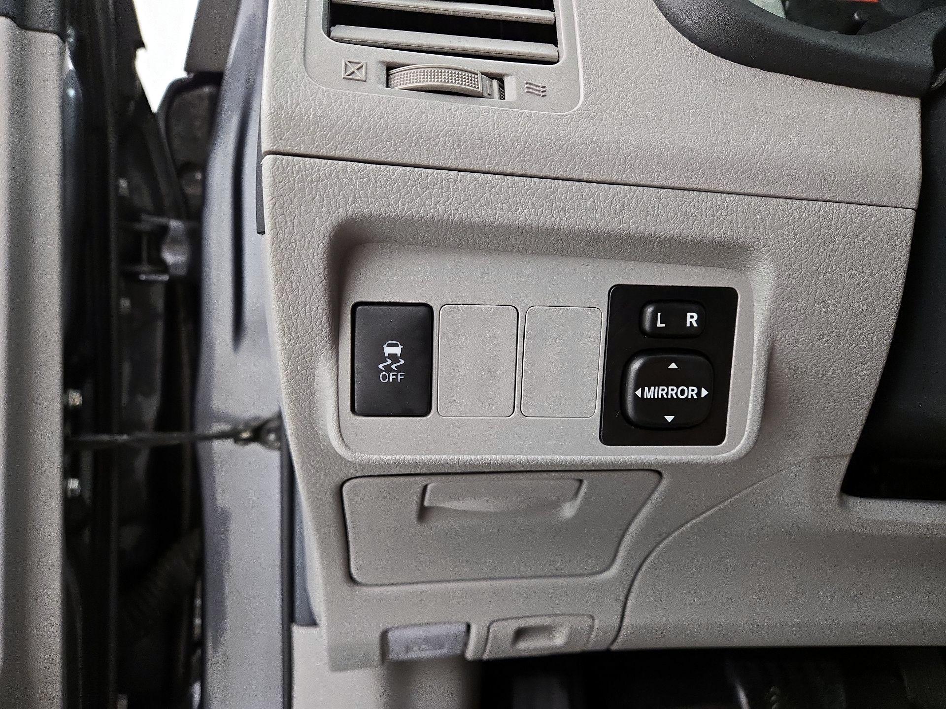 Thumbnail: 2013 Toyota Corolla - 13
