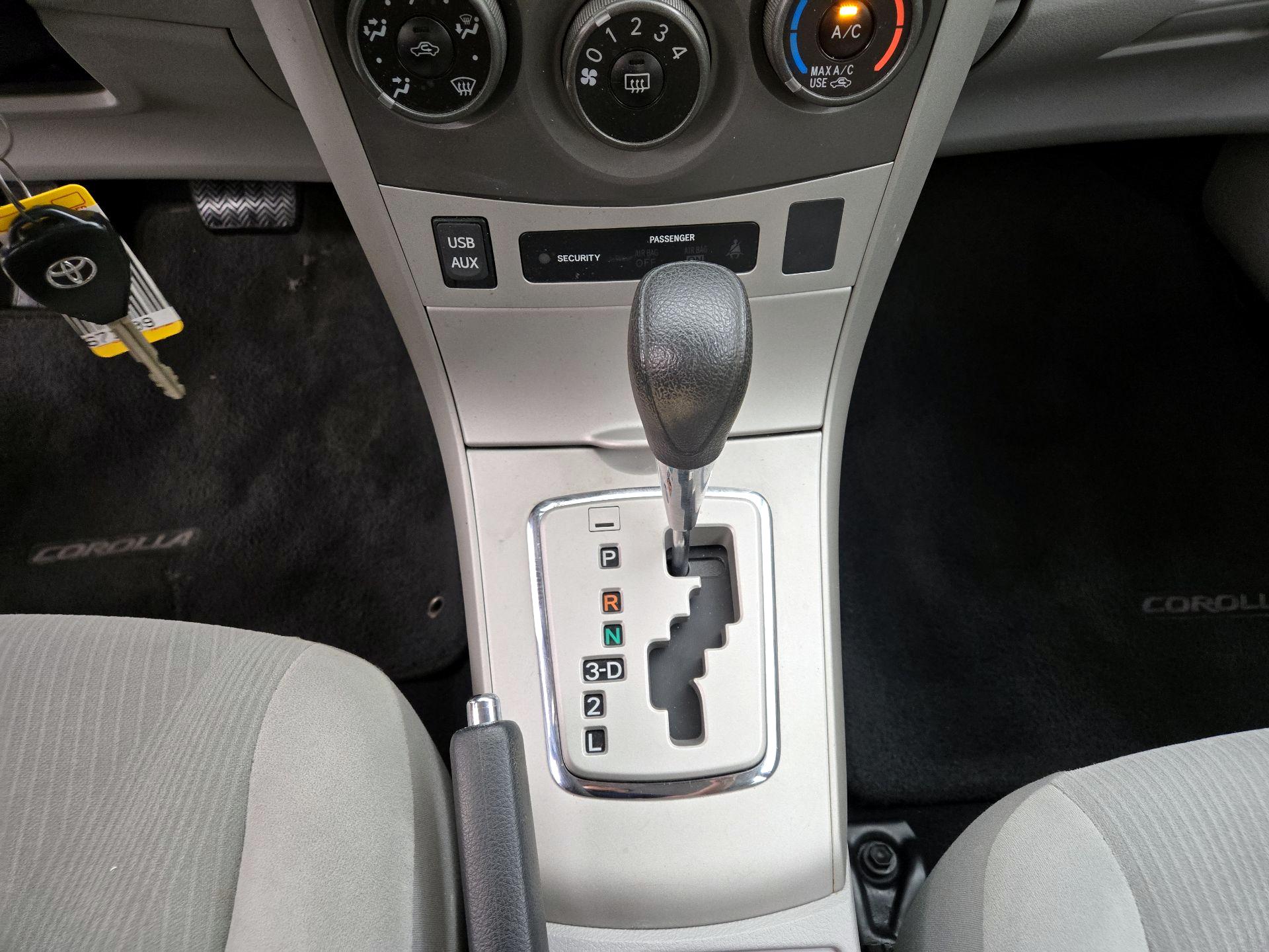 Thumbnail: 2013 Toyota Corolla - 16