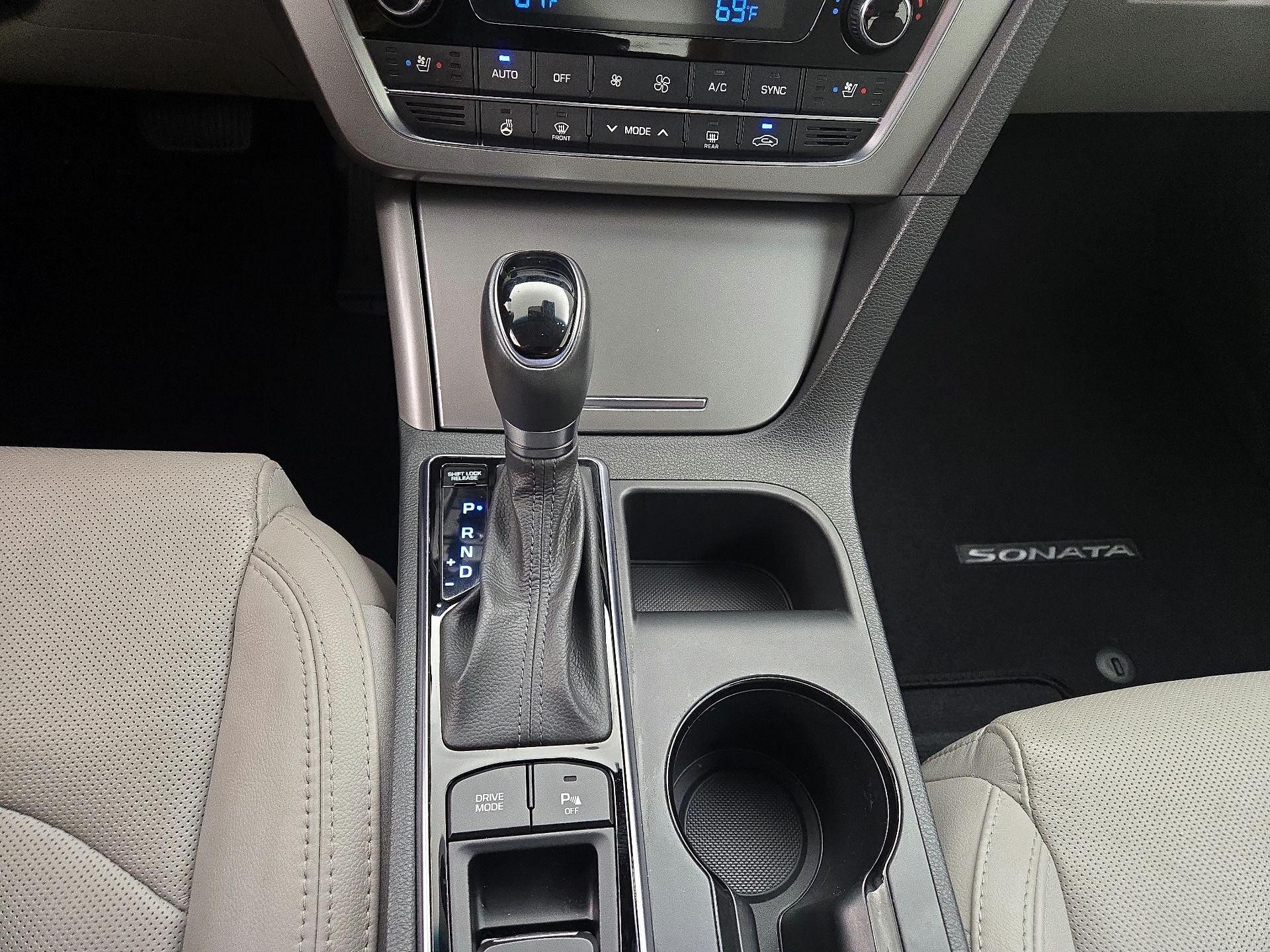 Thumbnail: 2015 Hyundai Sonata - 18