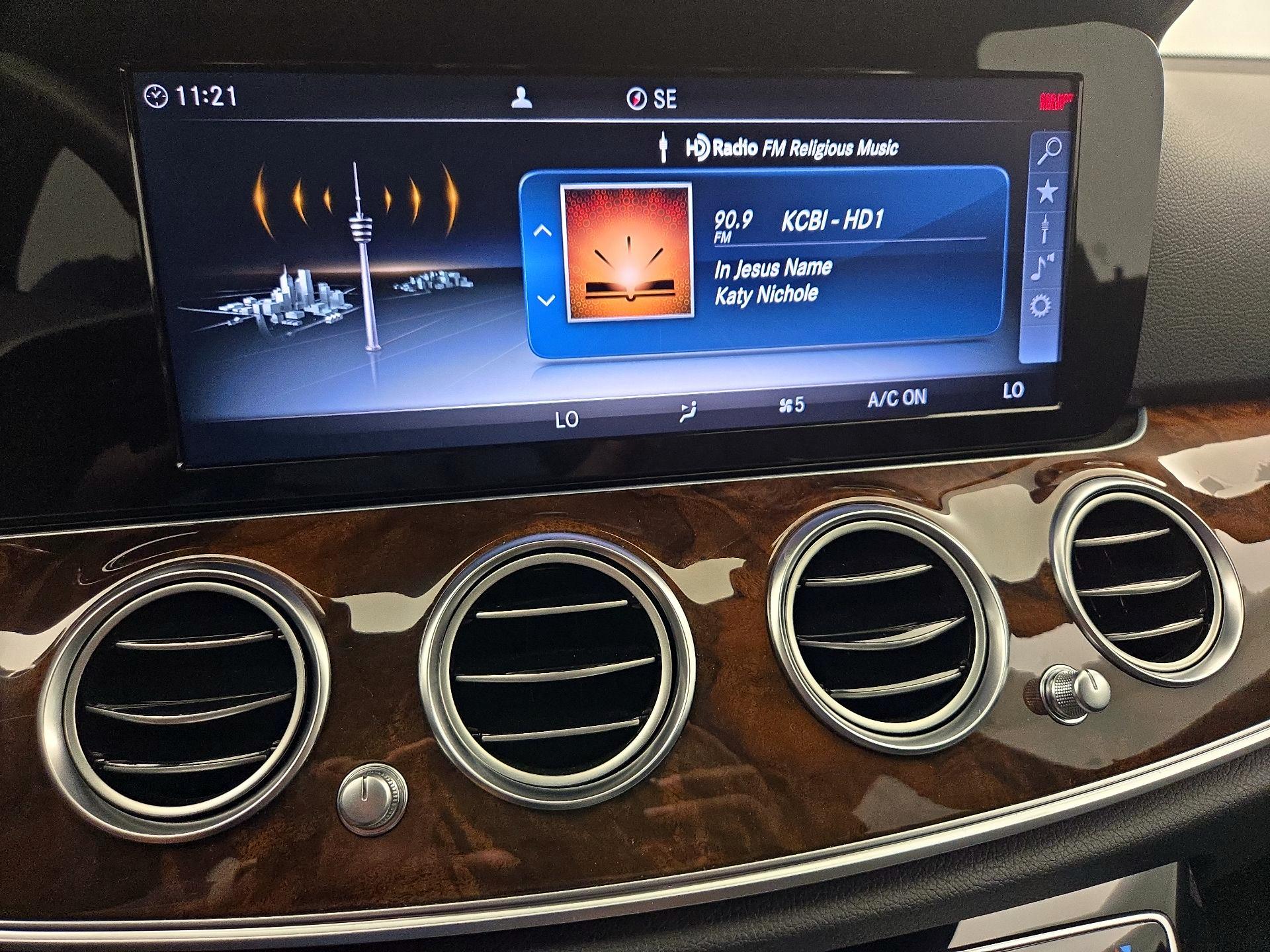 Thumbnail: 2017 Mercedes-Benz E-Class - 16