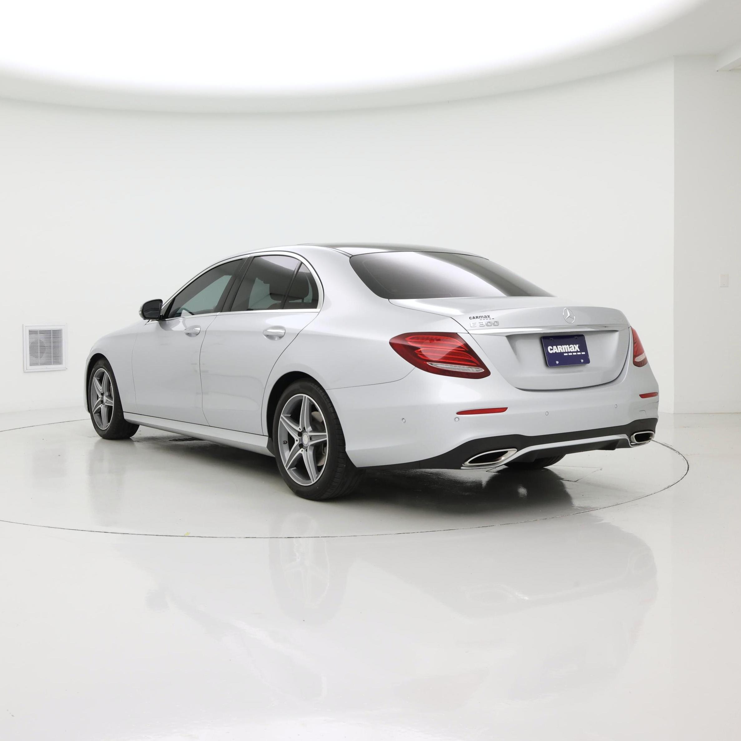 Thumbnail: 2017 Mercedes-Benz E-Class - 2