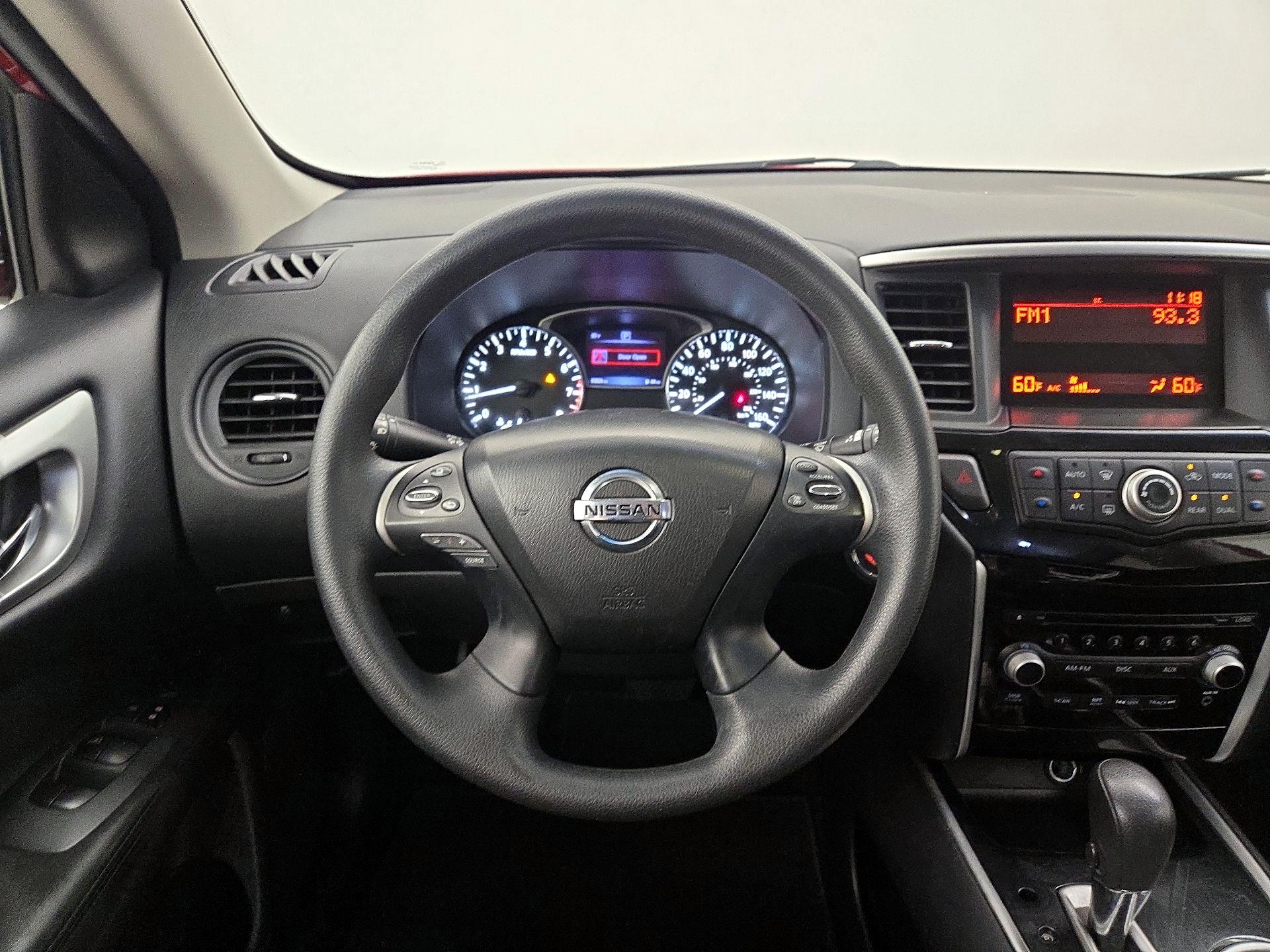 Thumbnail: 2016 Nissan Pathfinder - 10