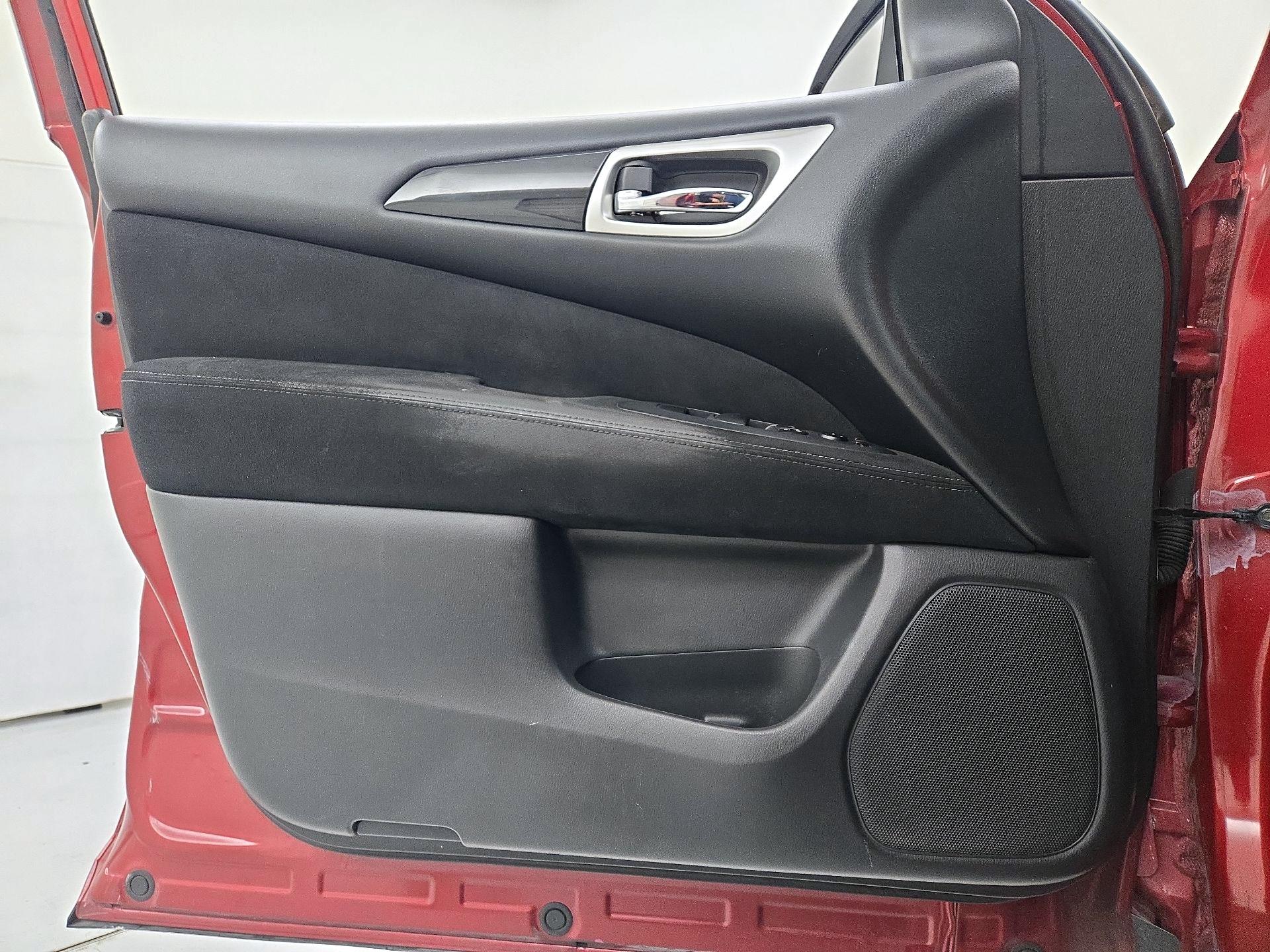 Thumbnail: 2016 Nissan Pathfinder - 12