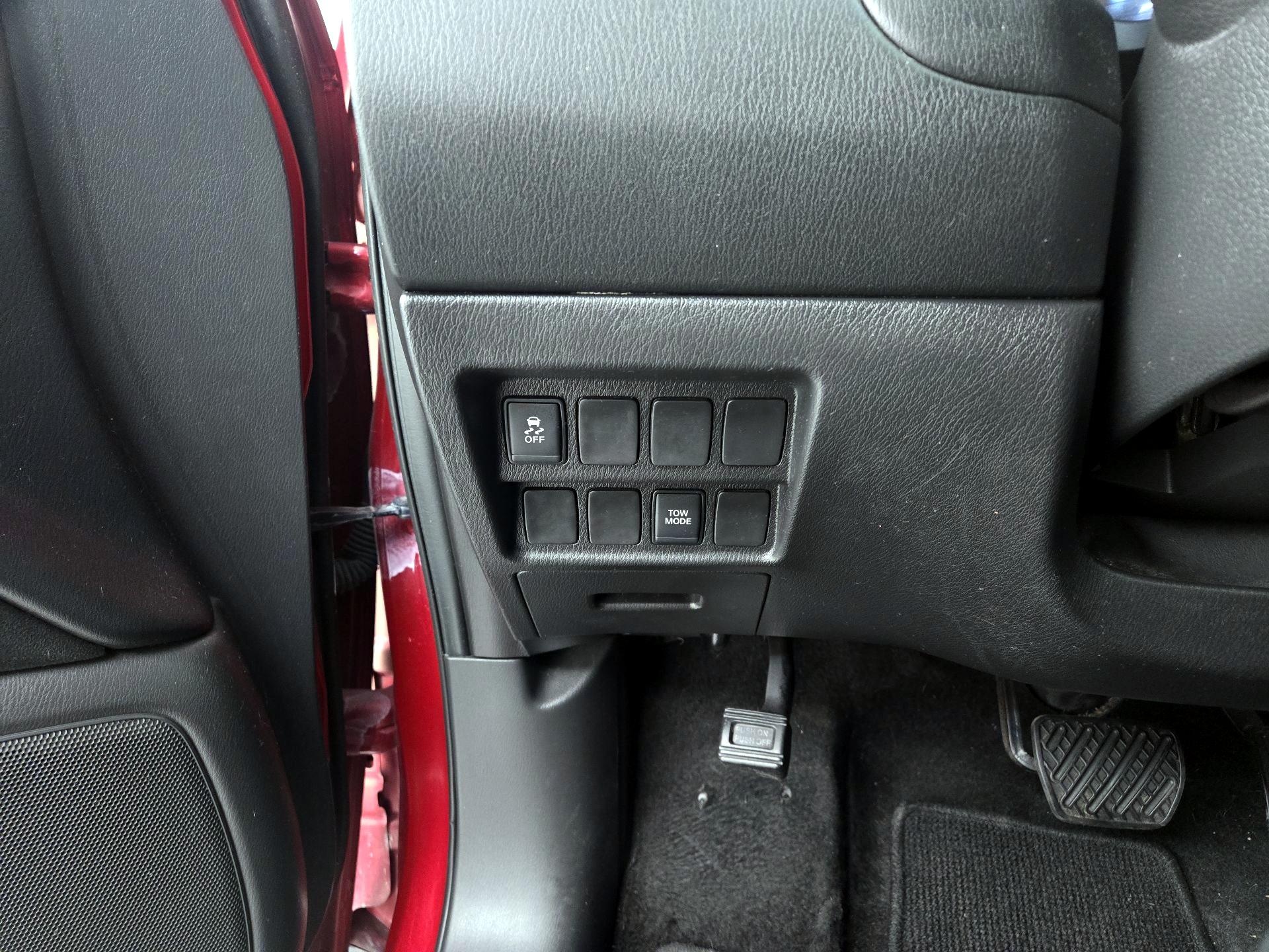 Thumbnail: 2016 Nissan Pathfinder - 13