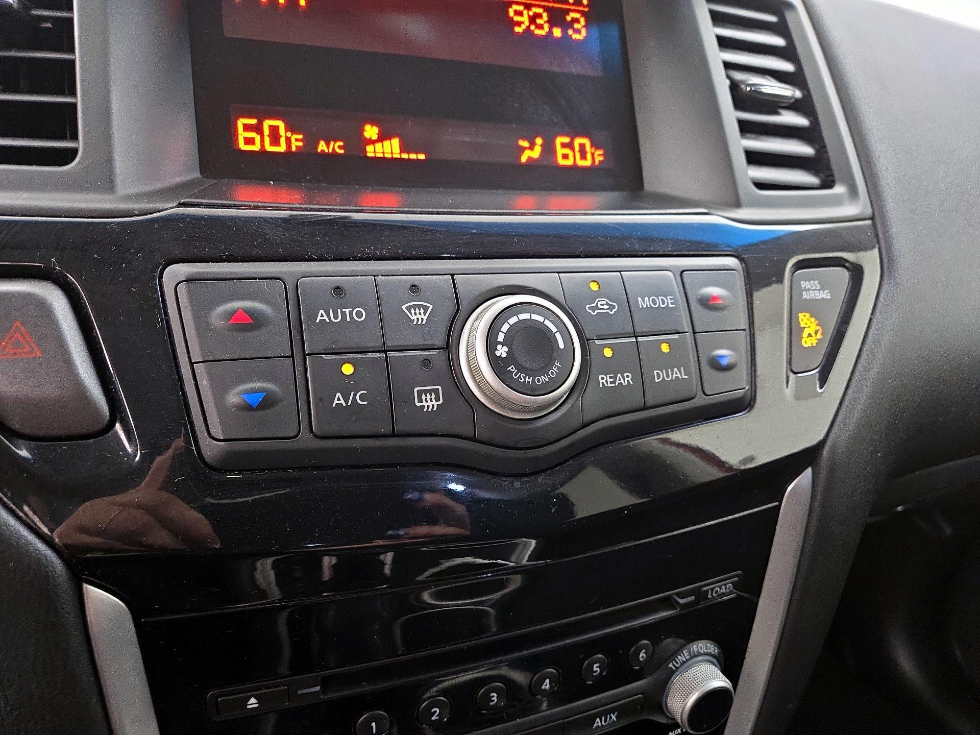 Thumbnail: 2016 Nissan Pathfinder - 15