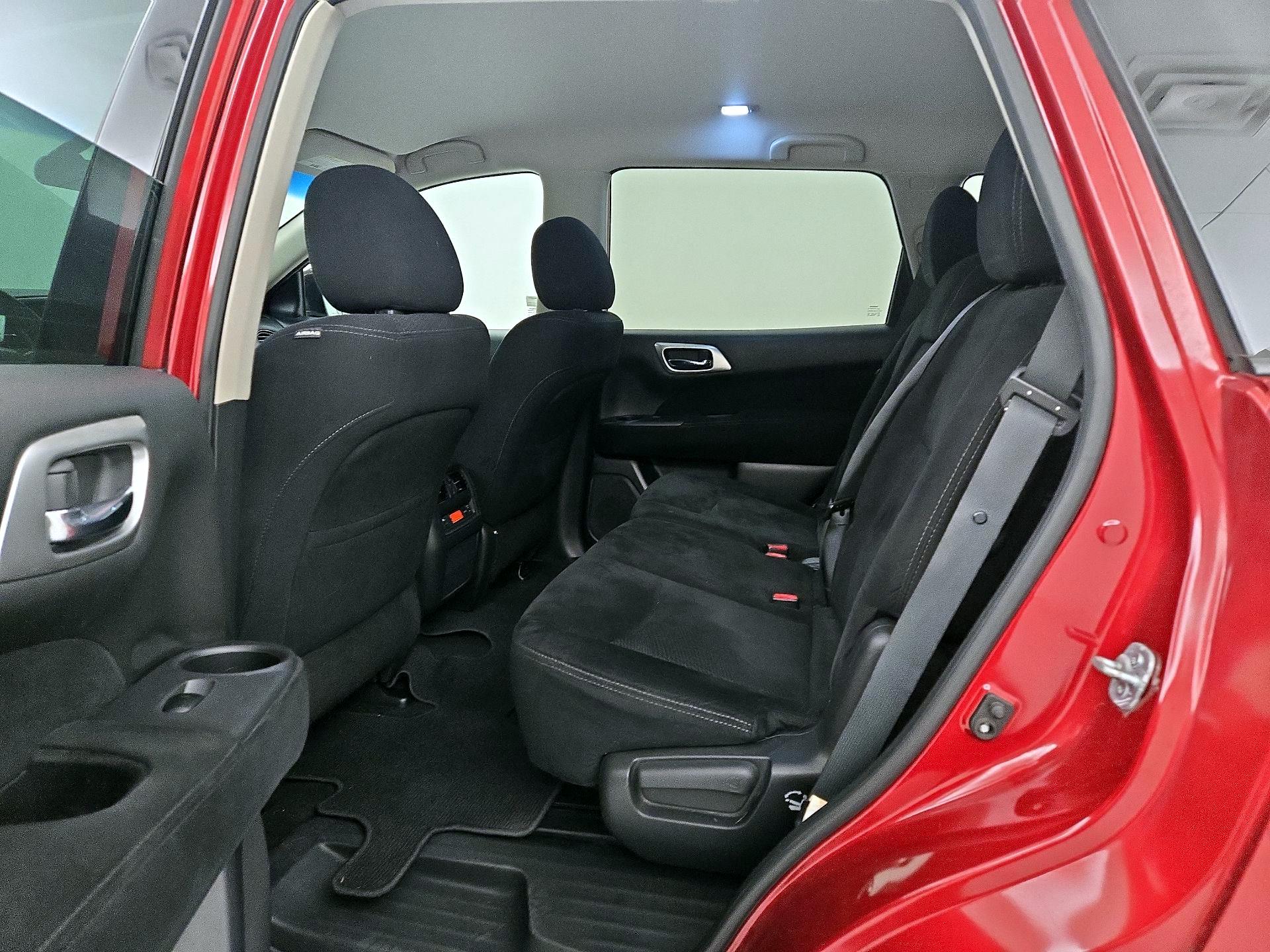 Thumbnail: 2016 Nissan Pathfinder - 18