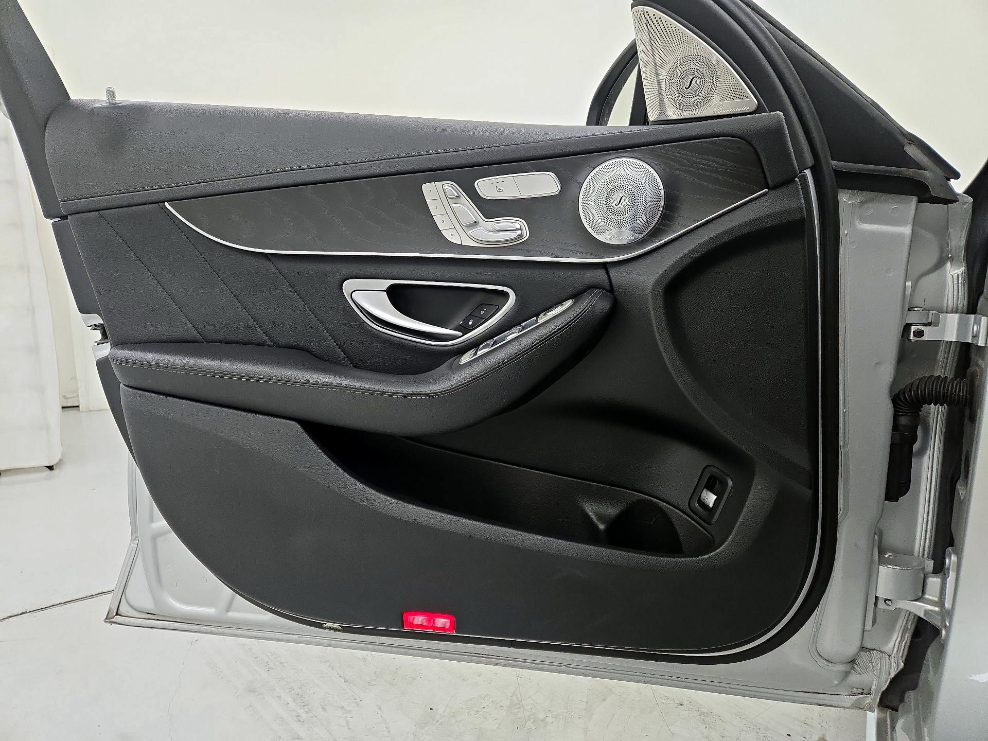 Thumbnail: 2015 Mercedes-Benz C-Class - 12