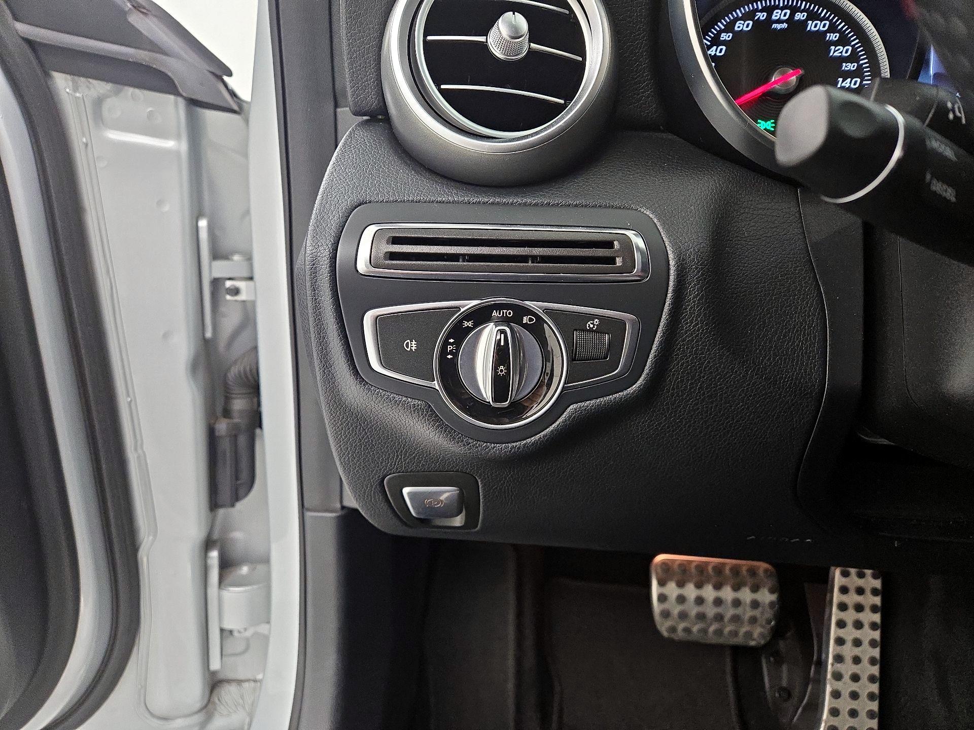 Thumbnail: 2015 Mercedes-Benz C-Class - 13