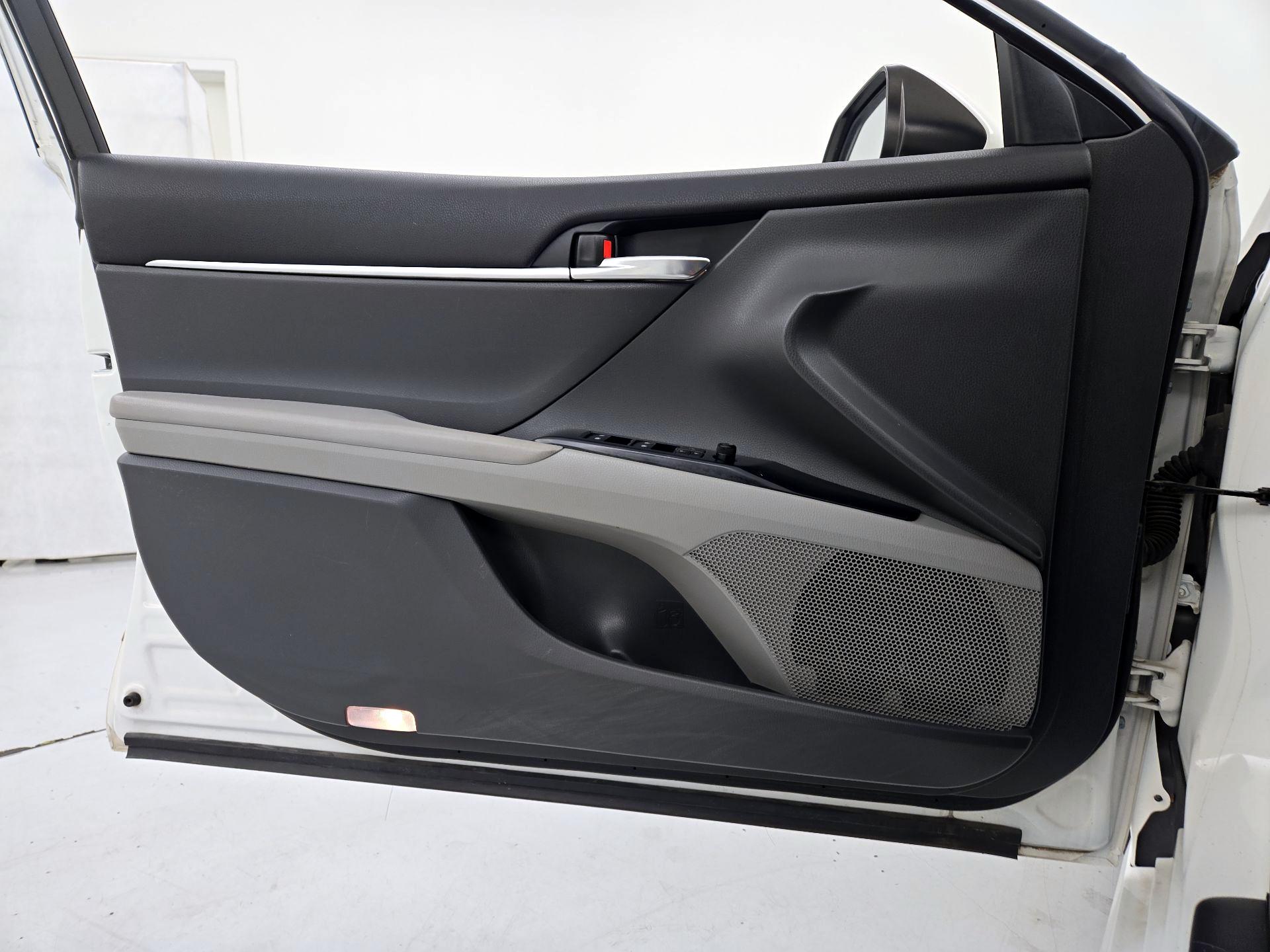 Thumbnail: 2018 Toyota Camry - 12