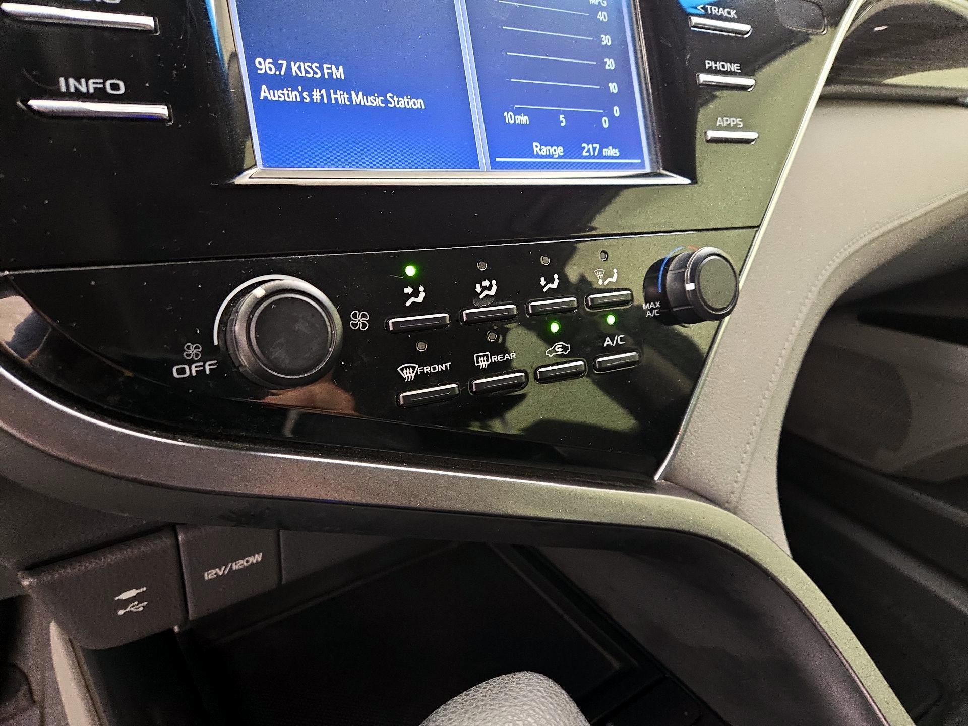 Thumbnail: 2018 Toyota Camry - 16