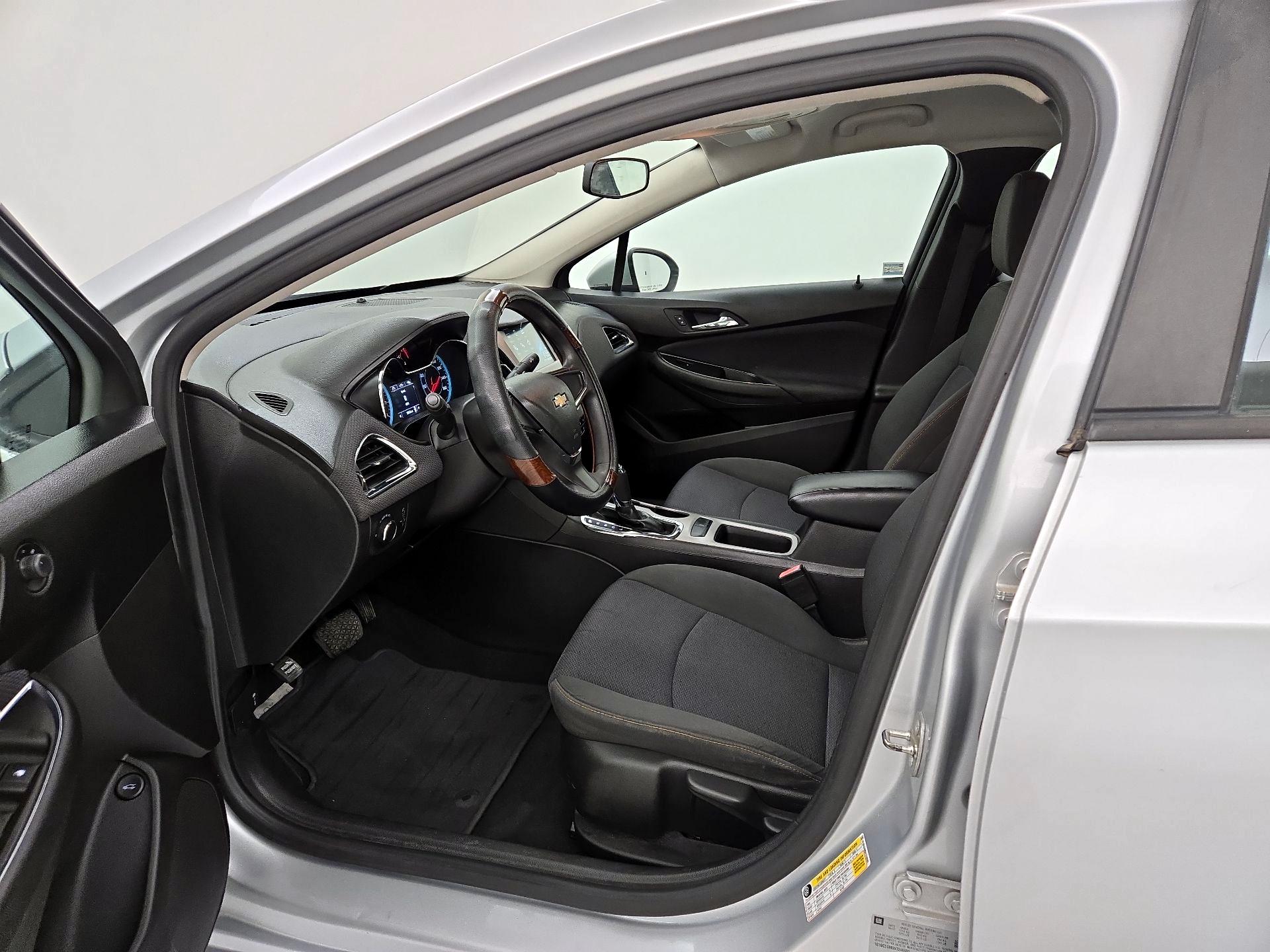 Thumbnail: 2017 Chevrolet Cruze - 11