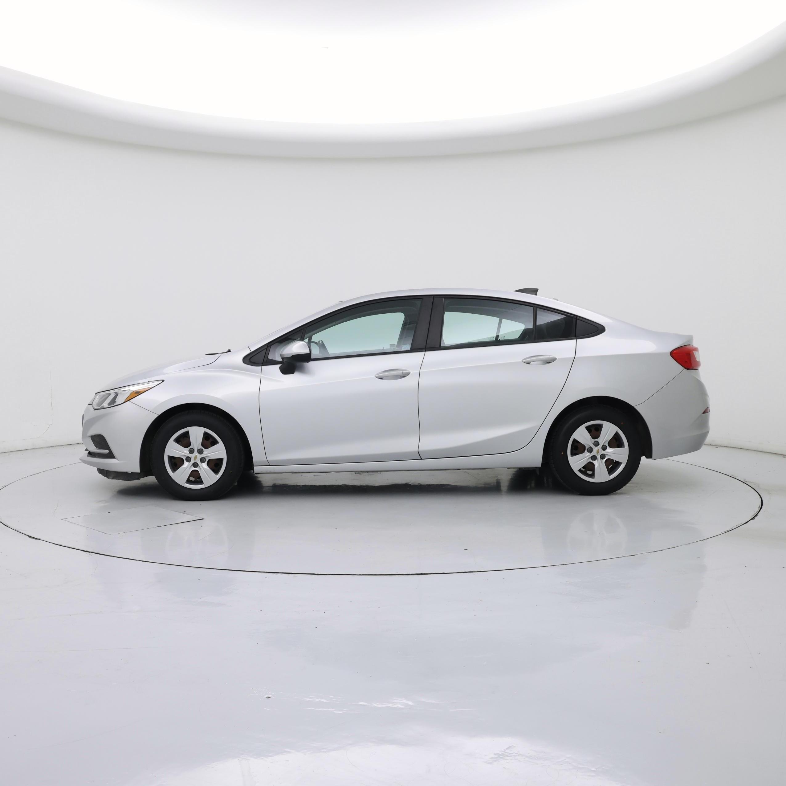 Thumbnail: 2017 Chevrolet Cruze - 3