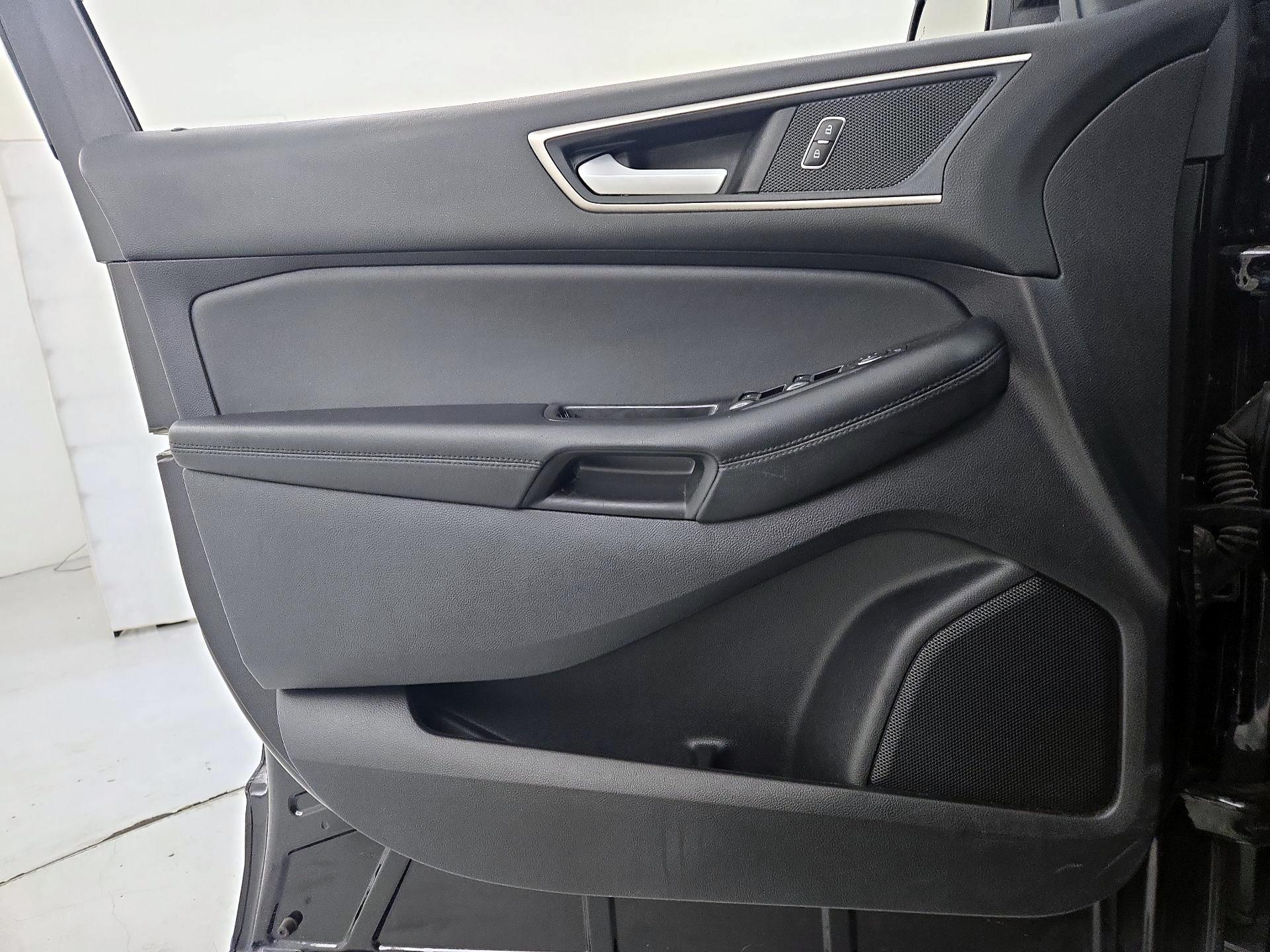 Thumbnail: 2020 Ford Edge - 12
